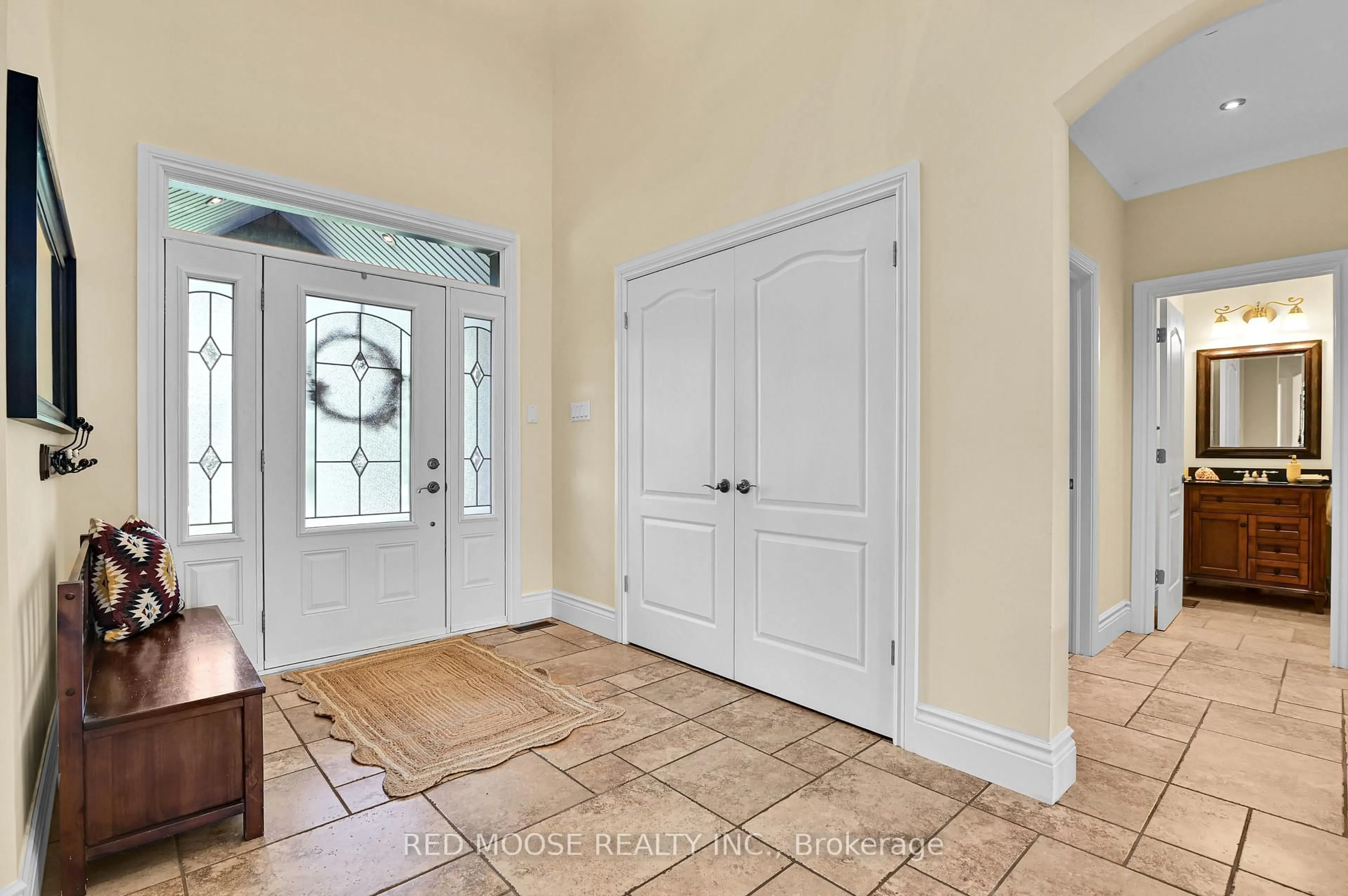 Indoor entryway for 1700 Reindeer Way, Ottawa Ontario K4P 0A2