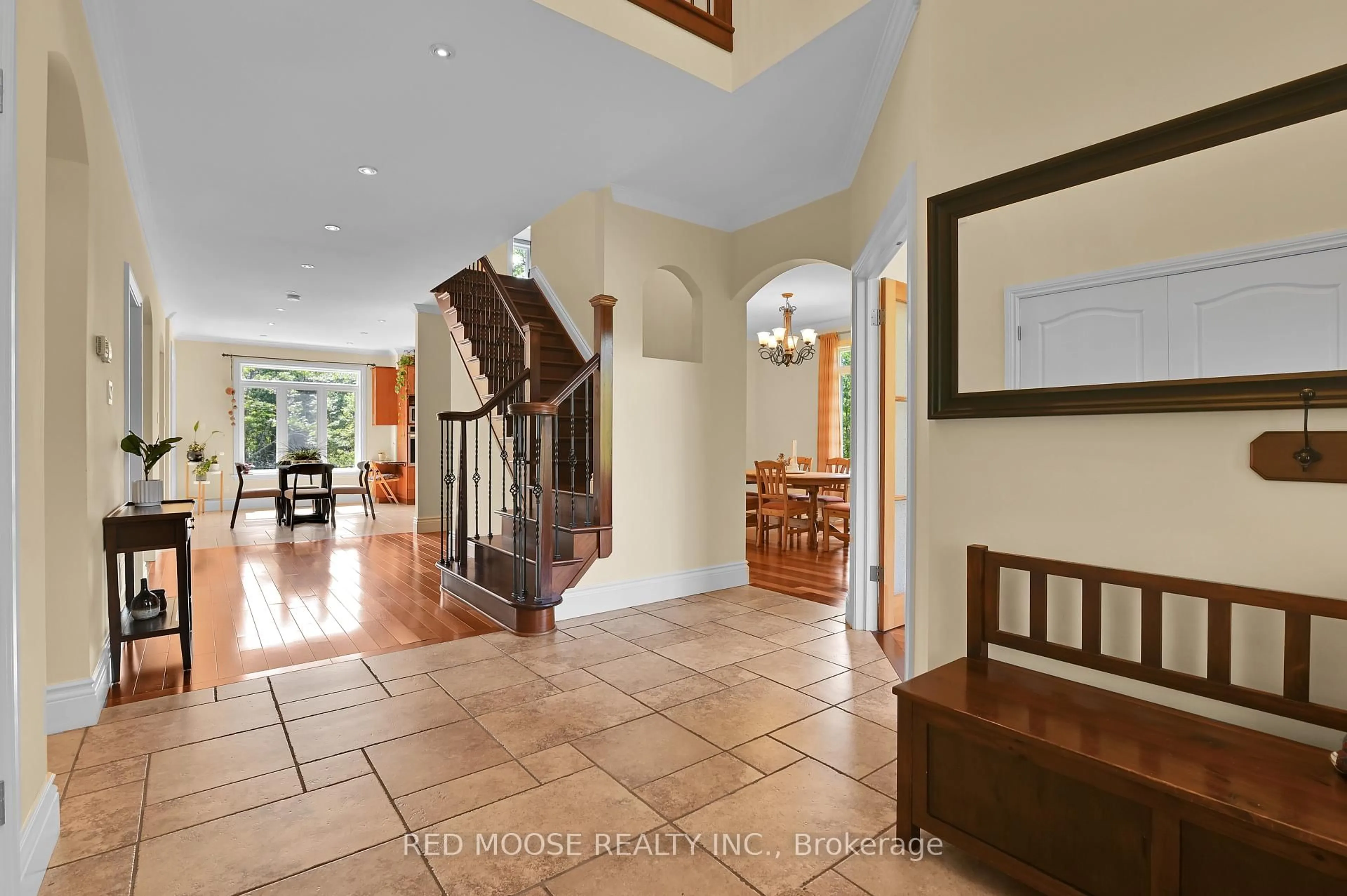Indoor foyer for 1700 Reindeer Way, Ottawa Ontario K4P 0A2
