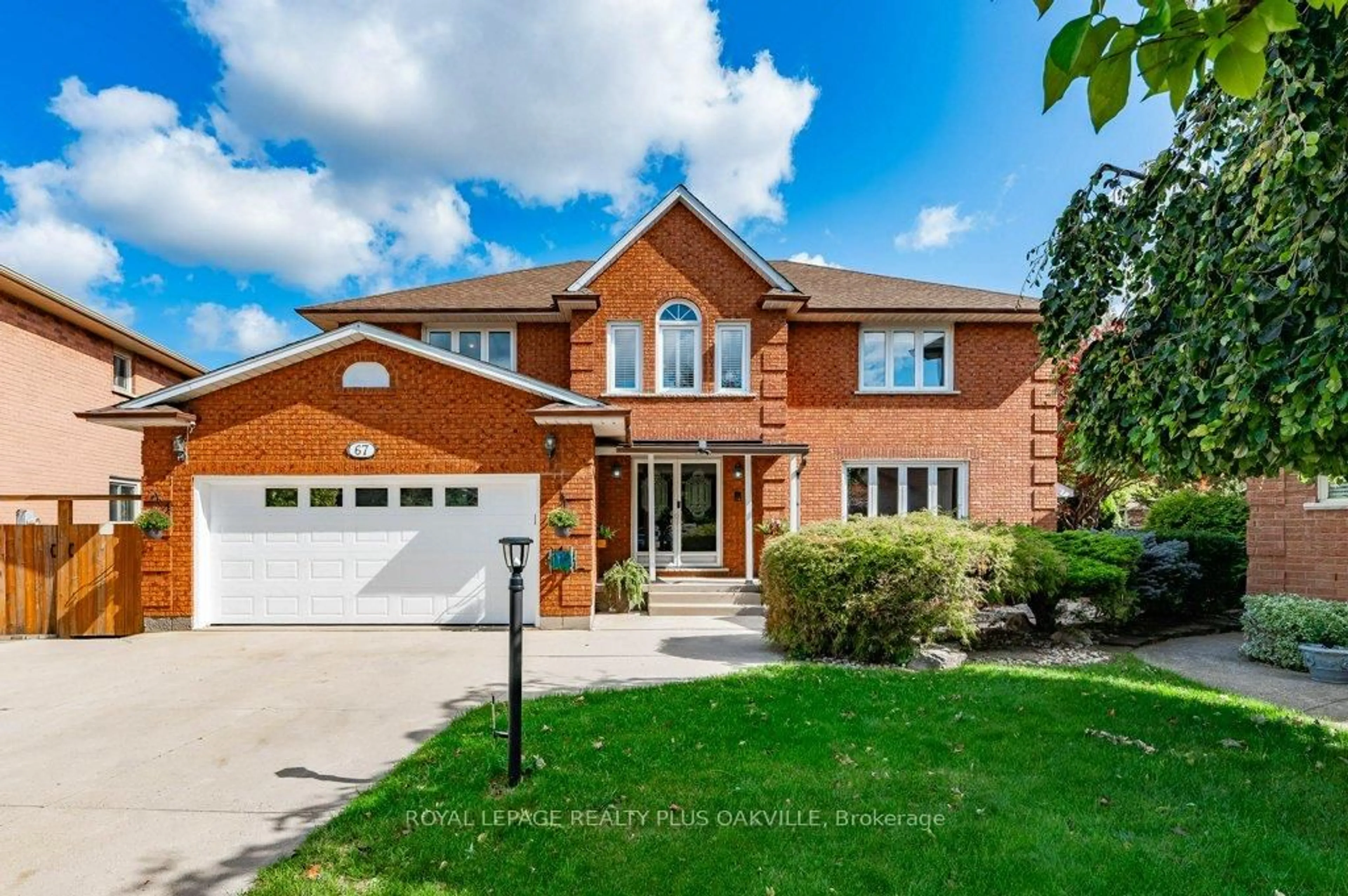 Home with brick exterior material, street for 67 Horizon Crt, Hamilton Ontario L9B 1W9