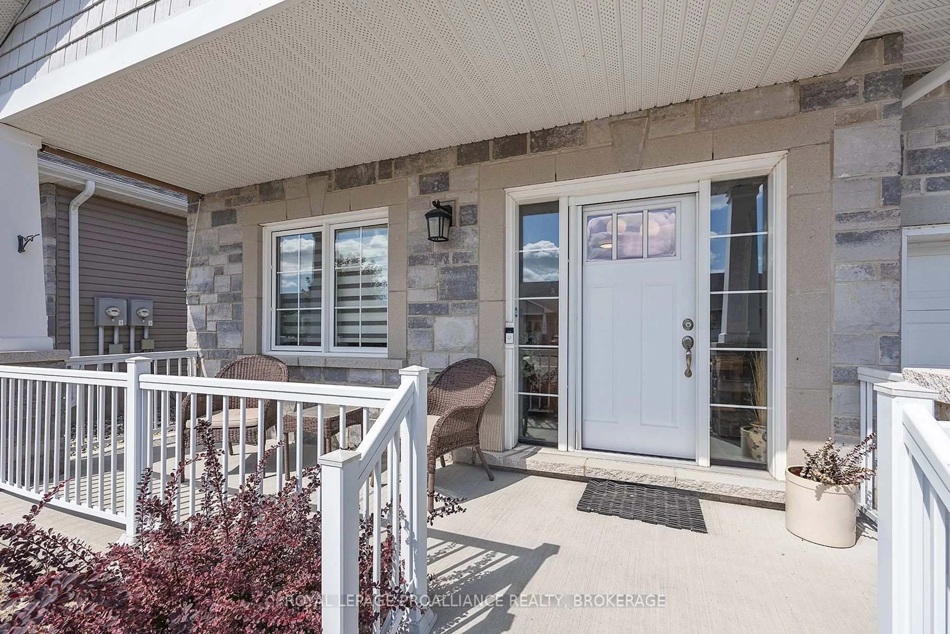 Indoor entryway for 206 Sorbie Cres, Loyalist Ontario K7N 0B8