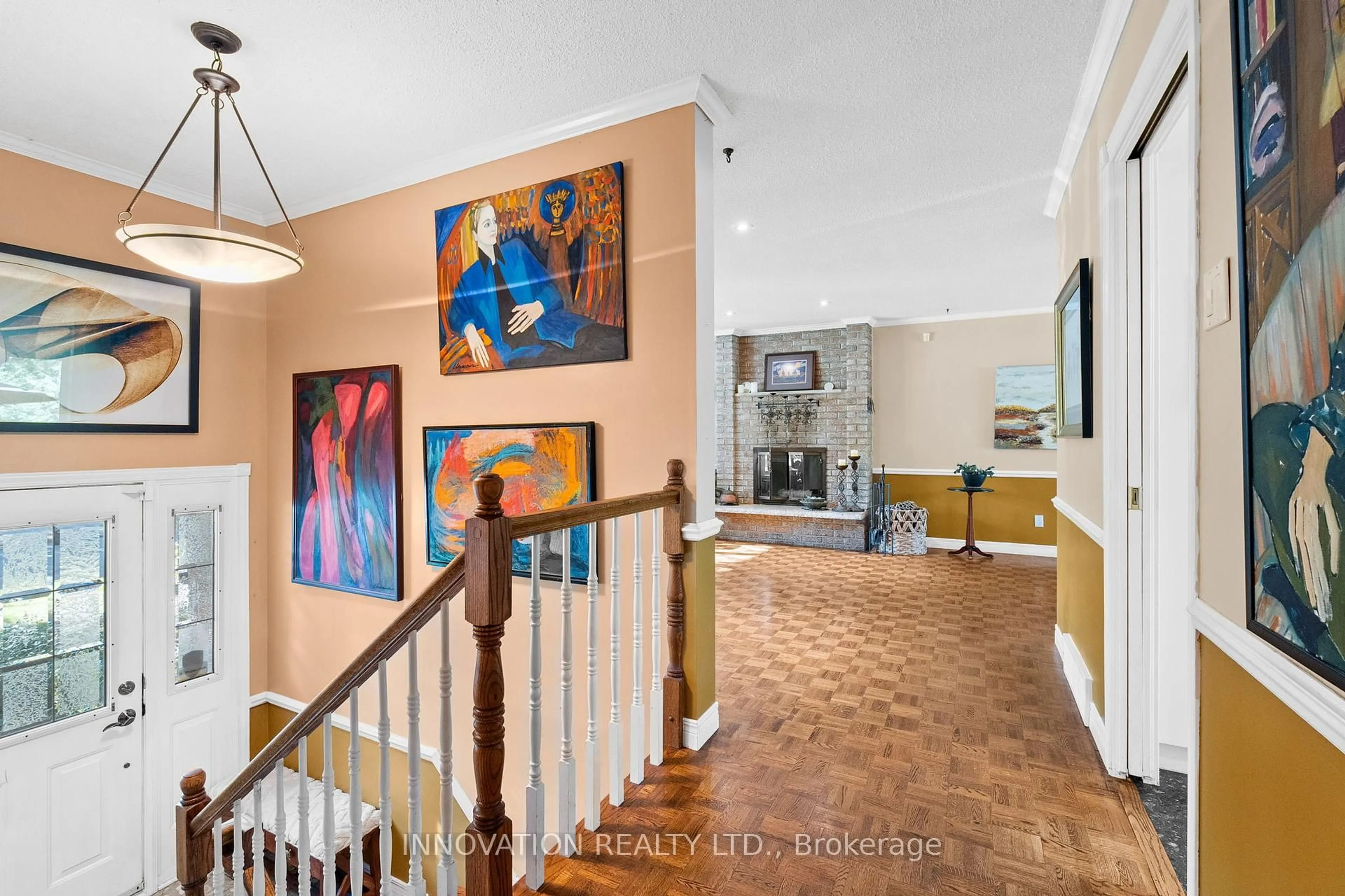 Indoor foyer for 2931 Ahearn Ave, Ottawa Ontario K2B 7A2