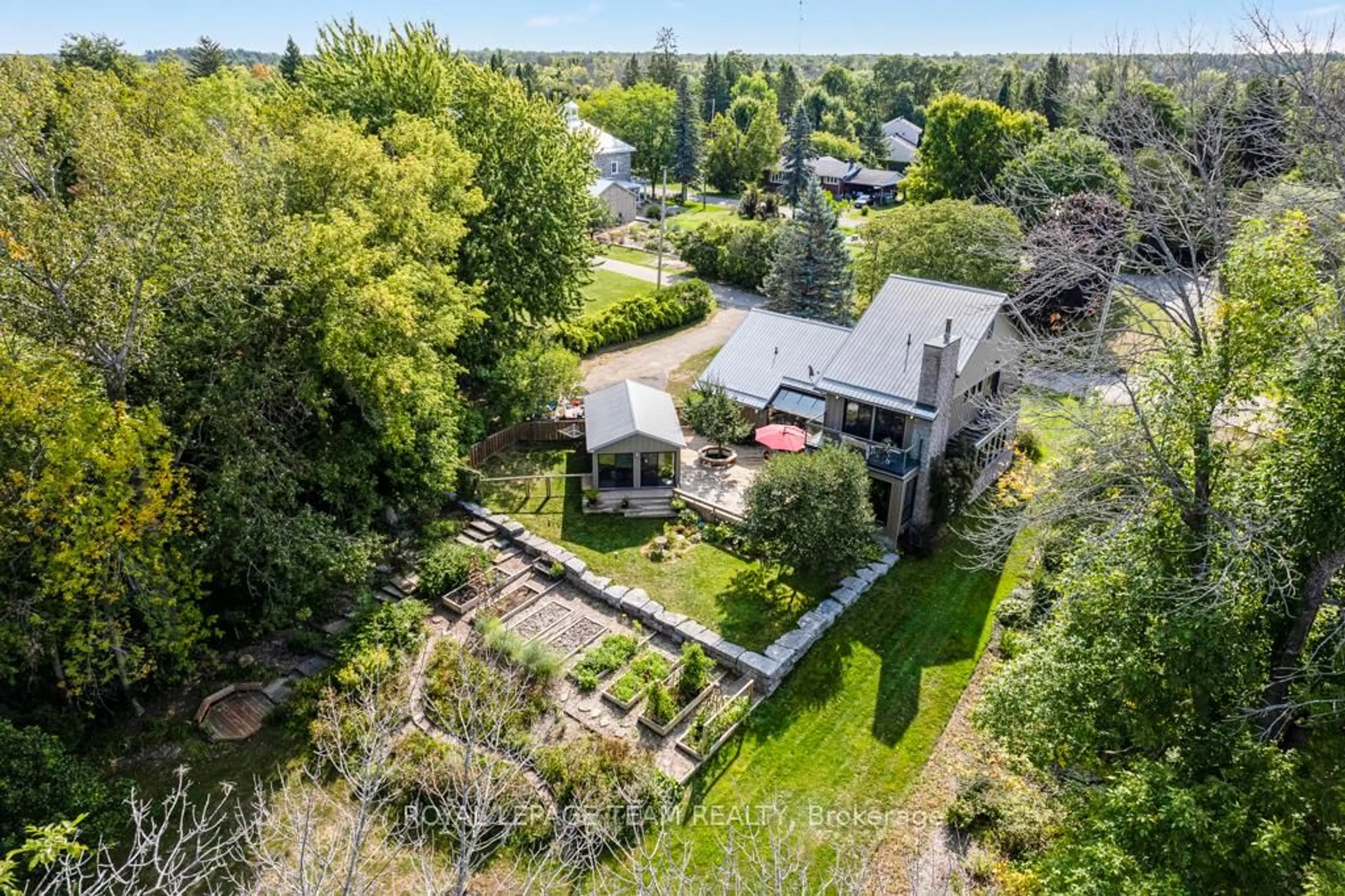 A pic from outside/outdoor area/front of a property/back of a property/a pic from drone, street for 3 Mary St, North Grenville Ontario K0G 1B0