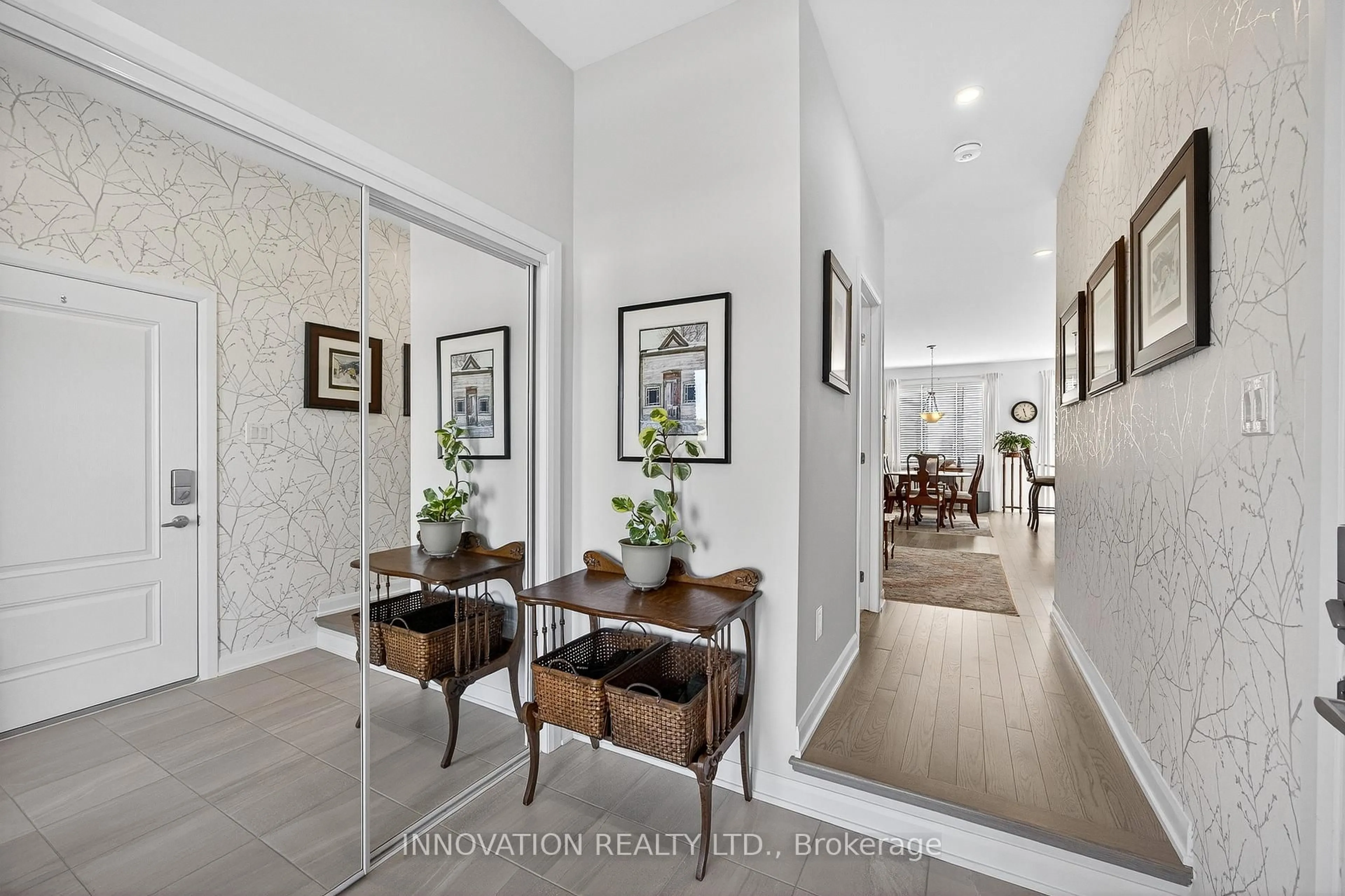 Indoor entryway for 505 Moyard Dr, Ottawa Ontario K2J 7B9