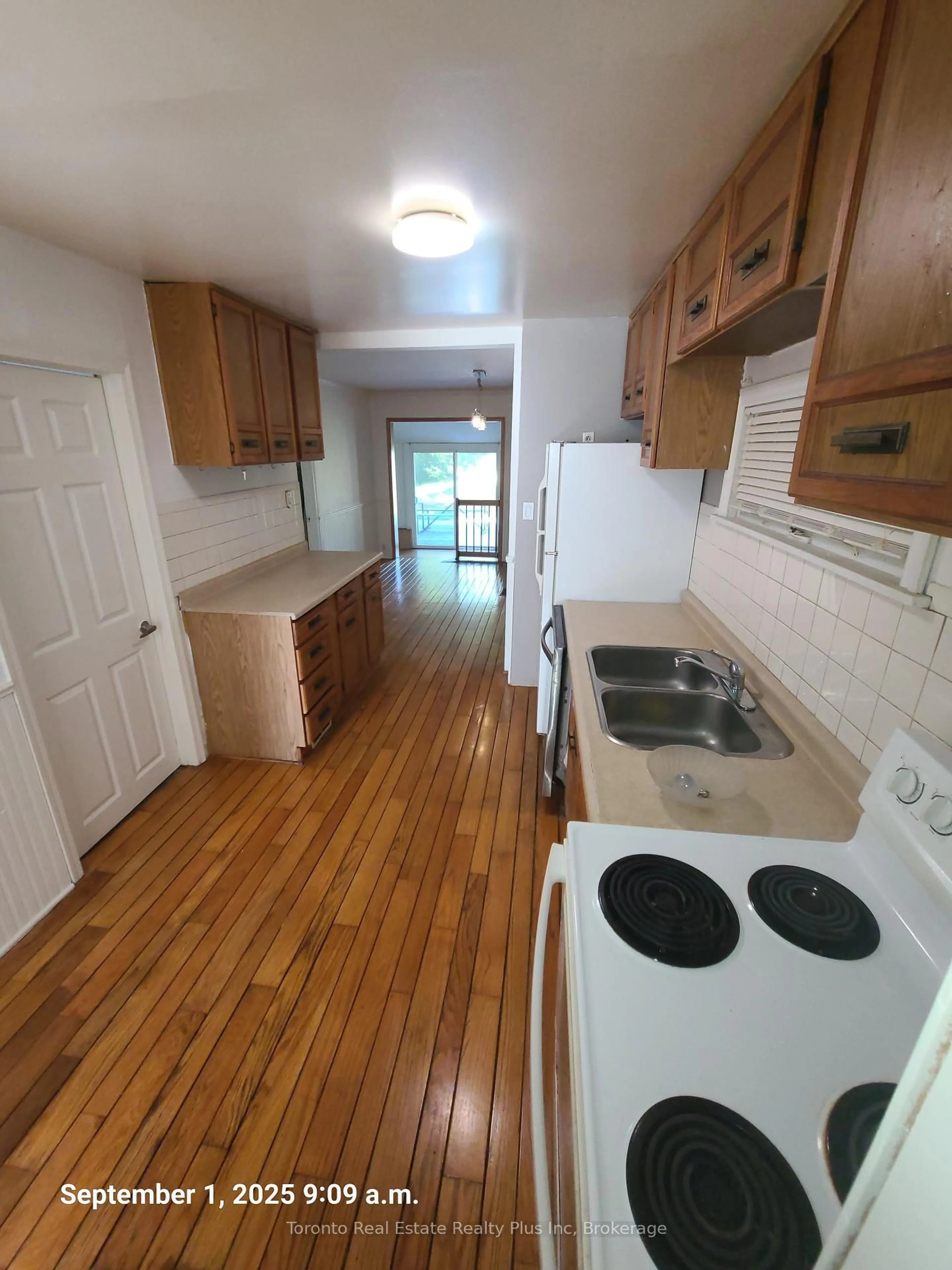 Standard kitchen, unknown for 6695 AILANTHUS Ave, Niagara Falls Ontario L2G 4C6