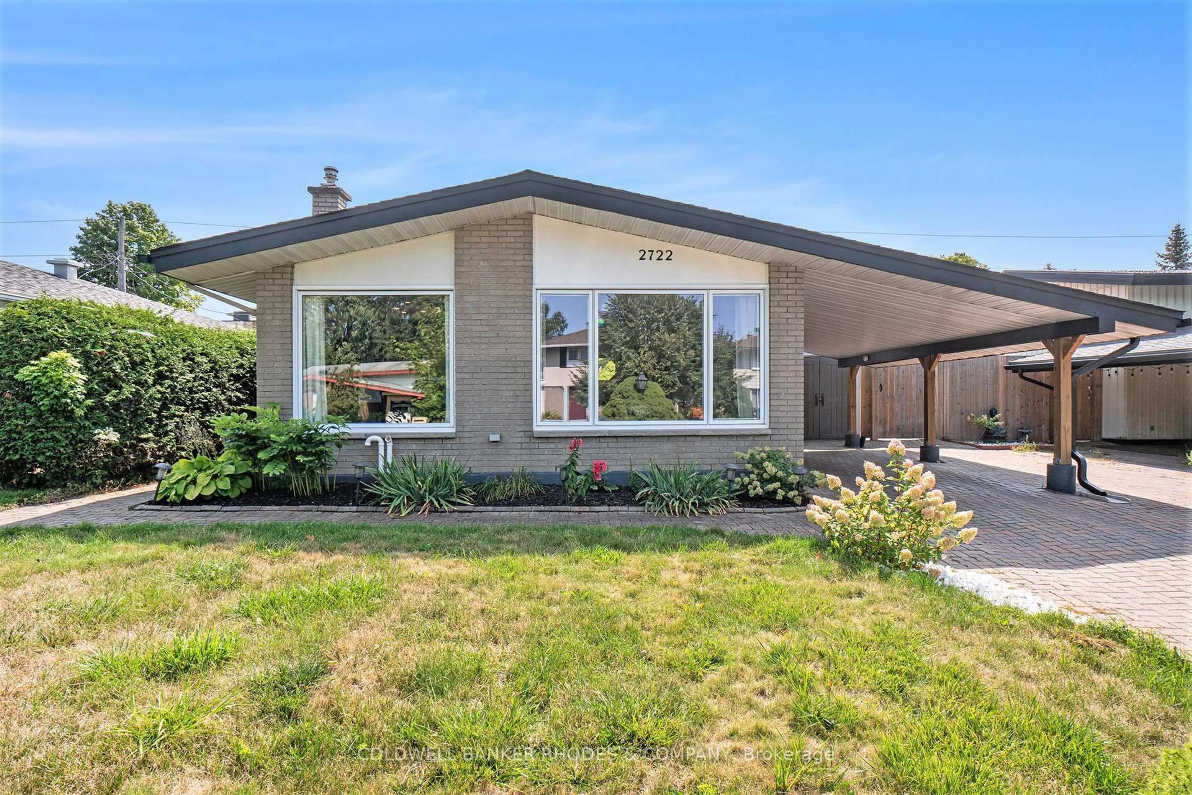 Home with vinyl exterior material, street for 2722 Stone Cres, Ottawa Ontario K2H 6Z1