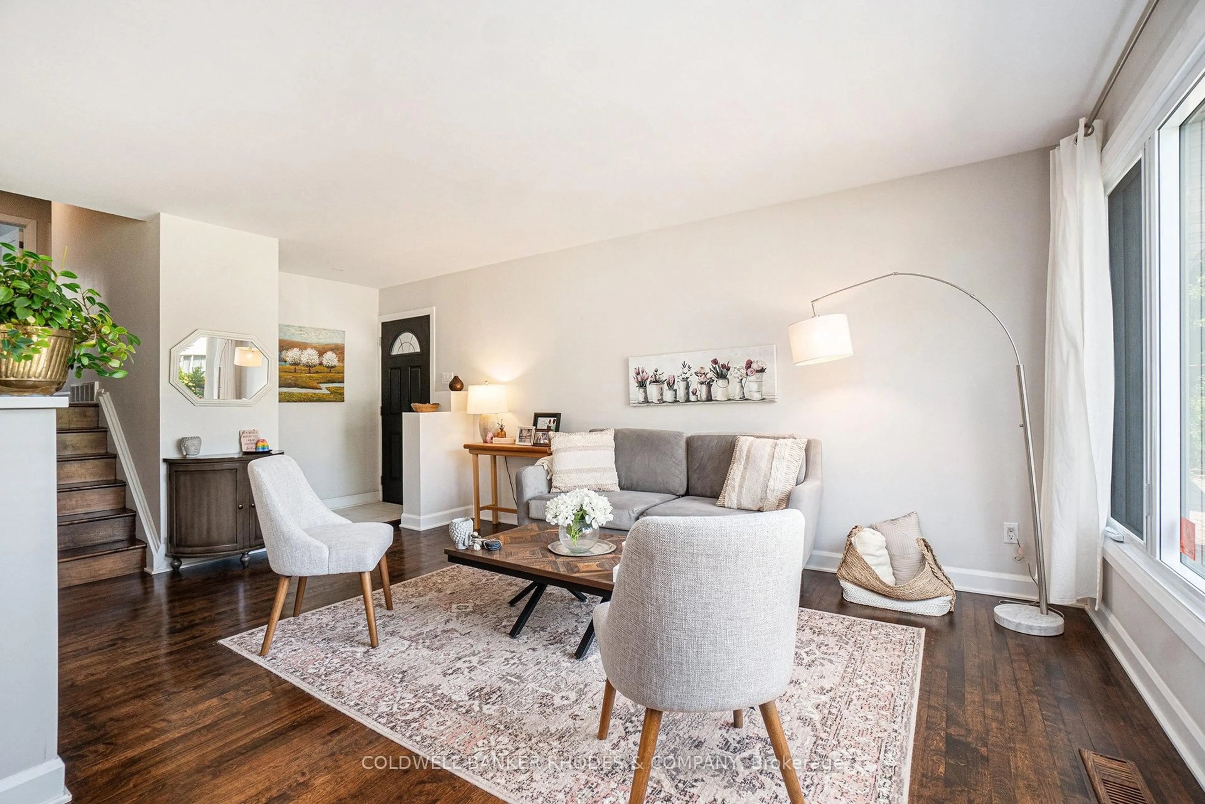 Living room with furniture, wood/laminate floor for 2722 Stone Cres, Ottawa Ontario K2H 6Z1