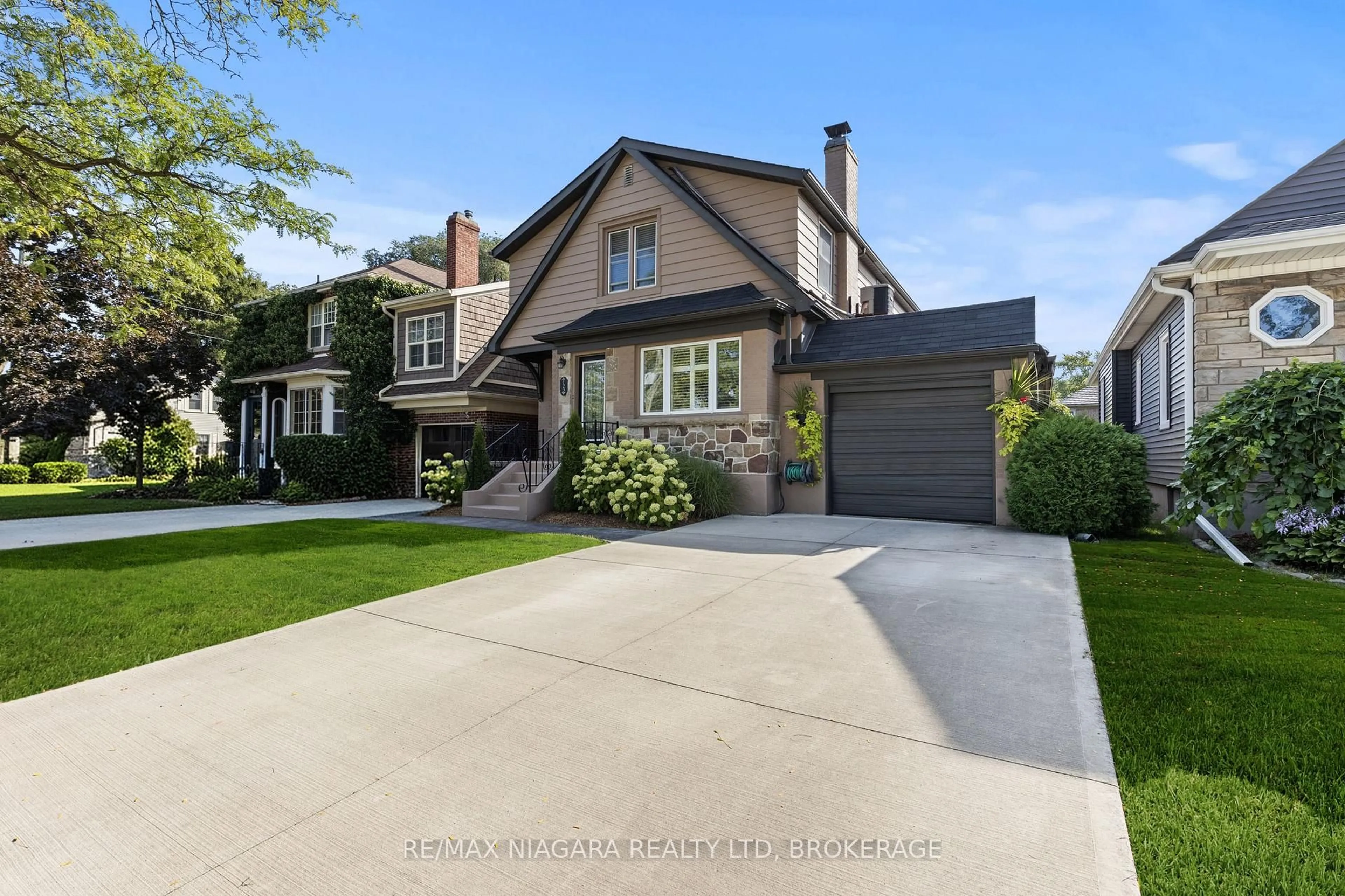 Home with brick exterior material, street for 123 SOUTH Dr, St. Catharines Ontario L2R 4W1