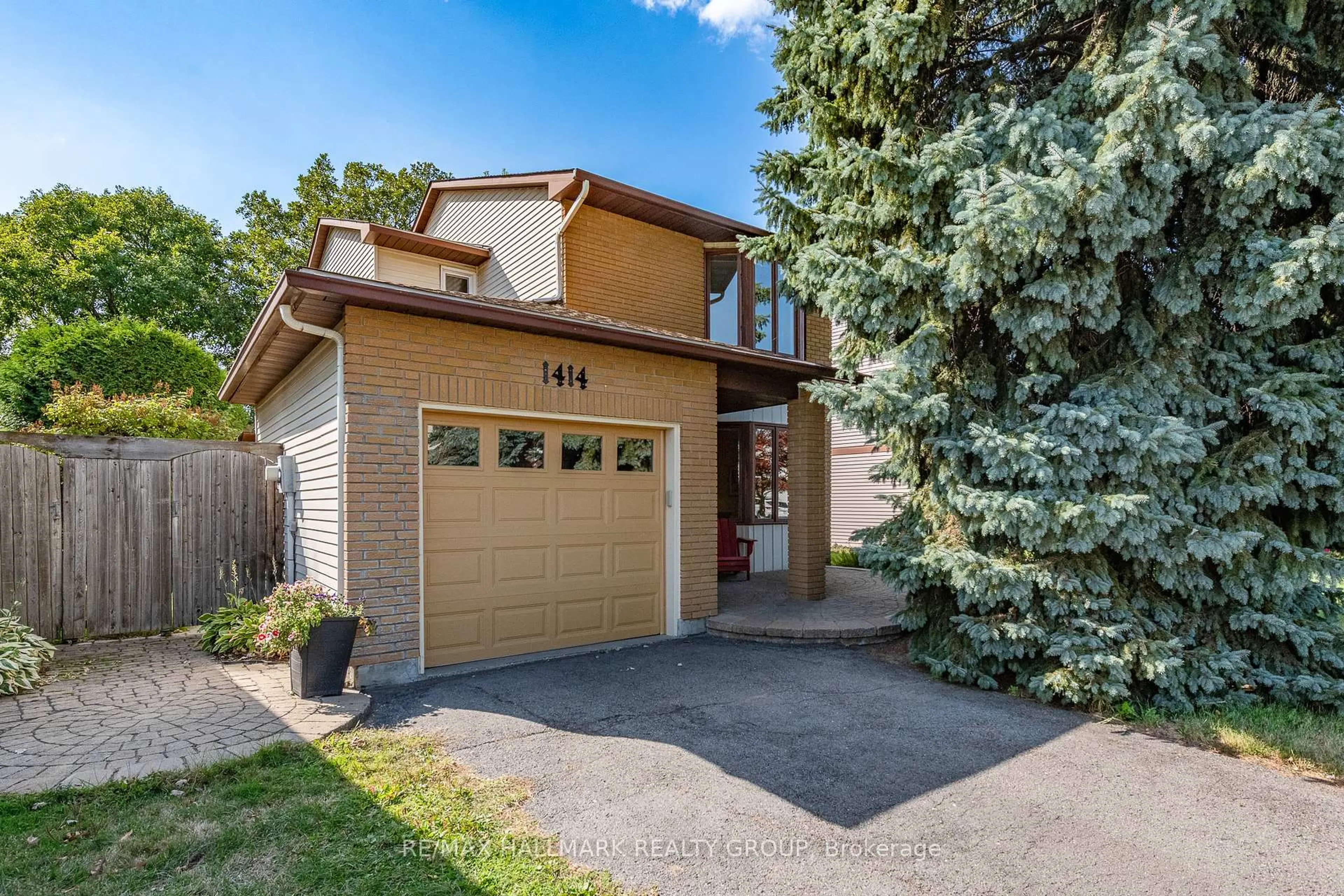 Home with brick exterior material, street for 1414 Eastcliffe Way, Gloucester Ontario K1B 5H6