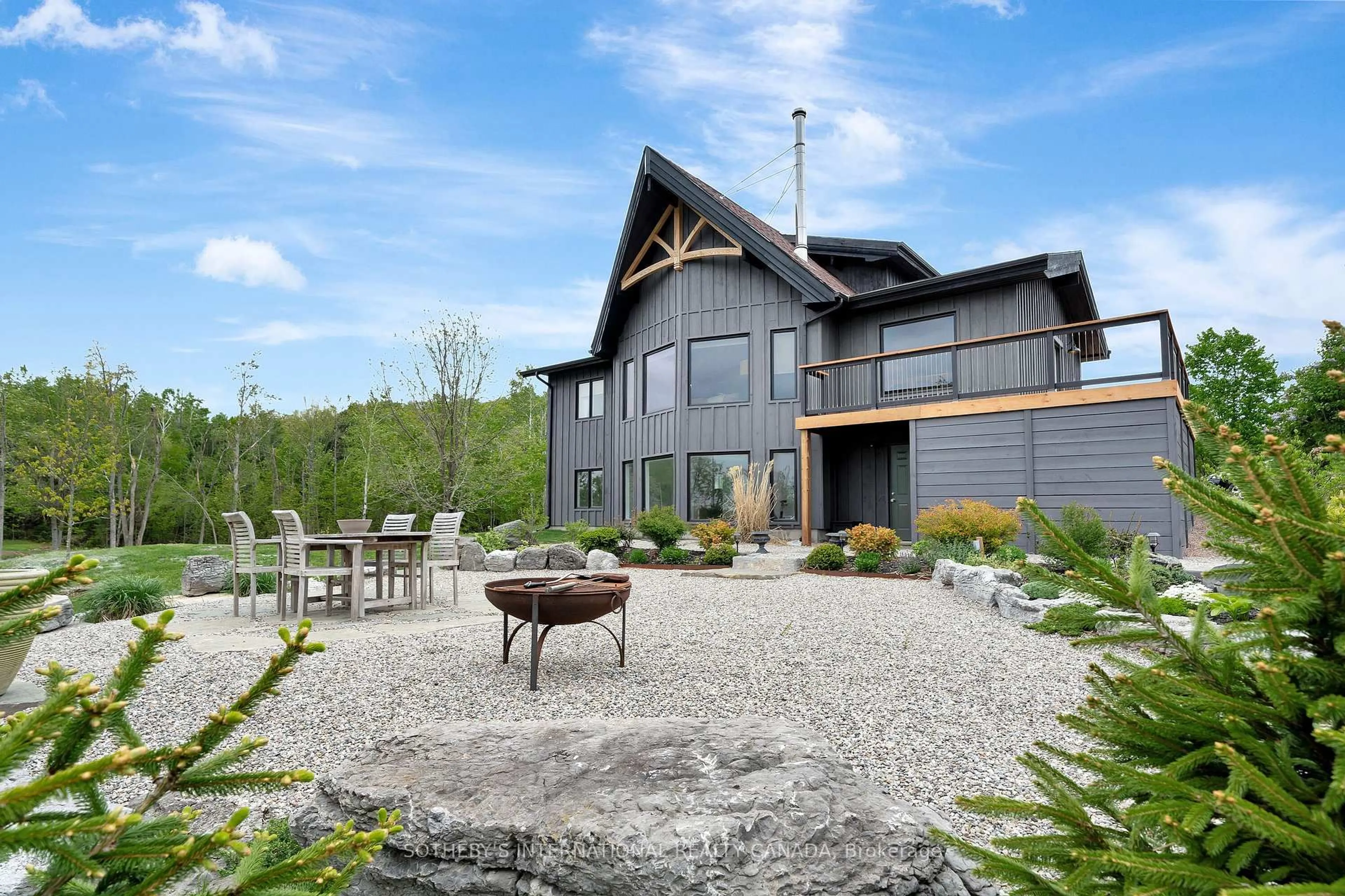 Patio, mountain view for 2965 Centre Line Rd, Limoges Ontario K0K 2M0