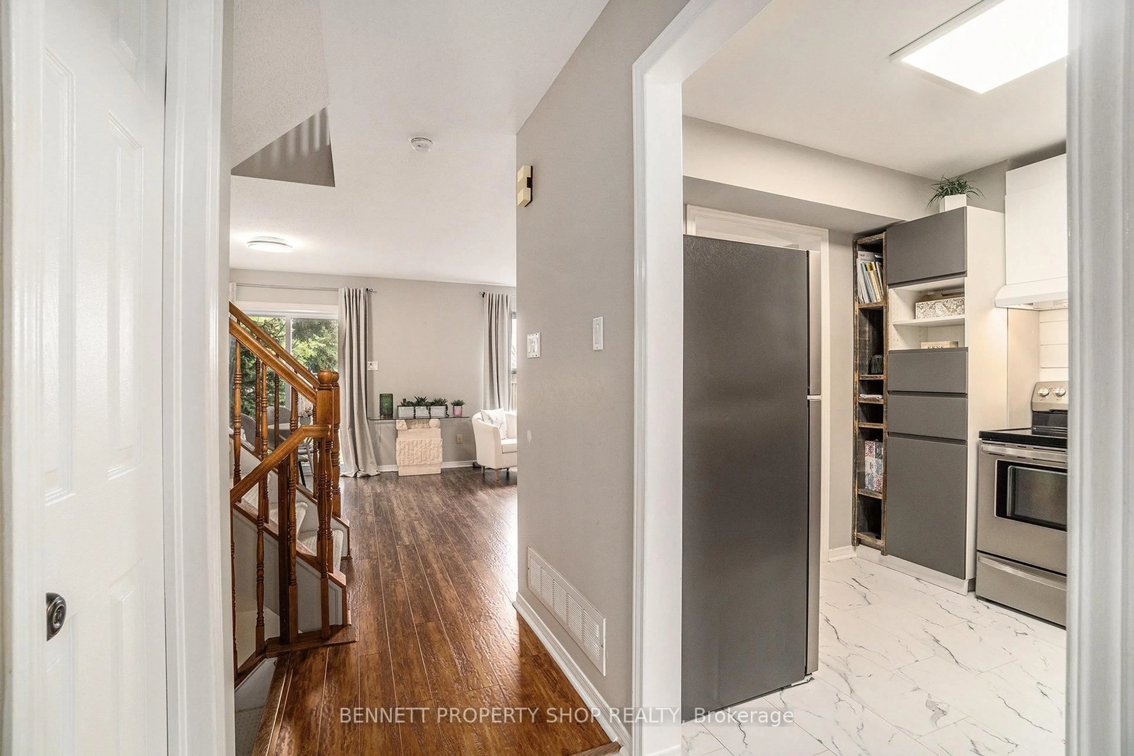 Indoor entryway for 43 Roblyn Way, Ottawa Ontario K2G 5Z5