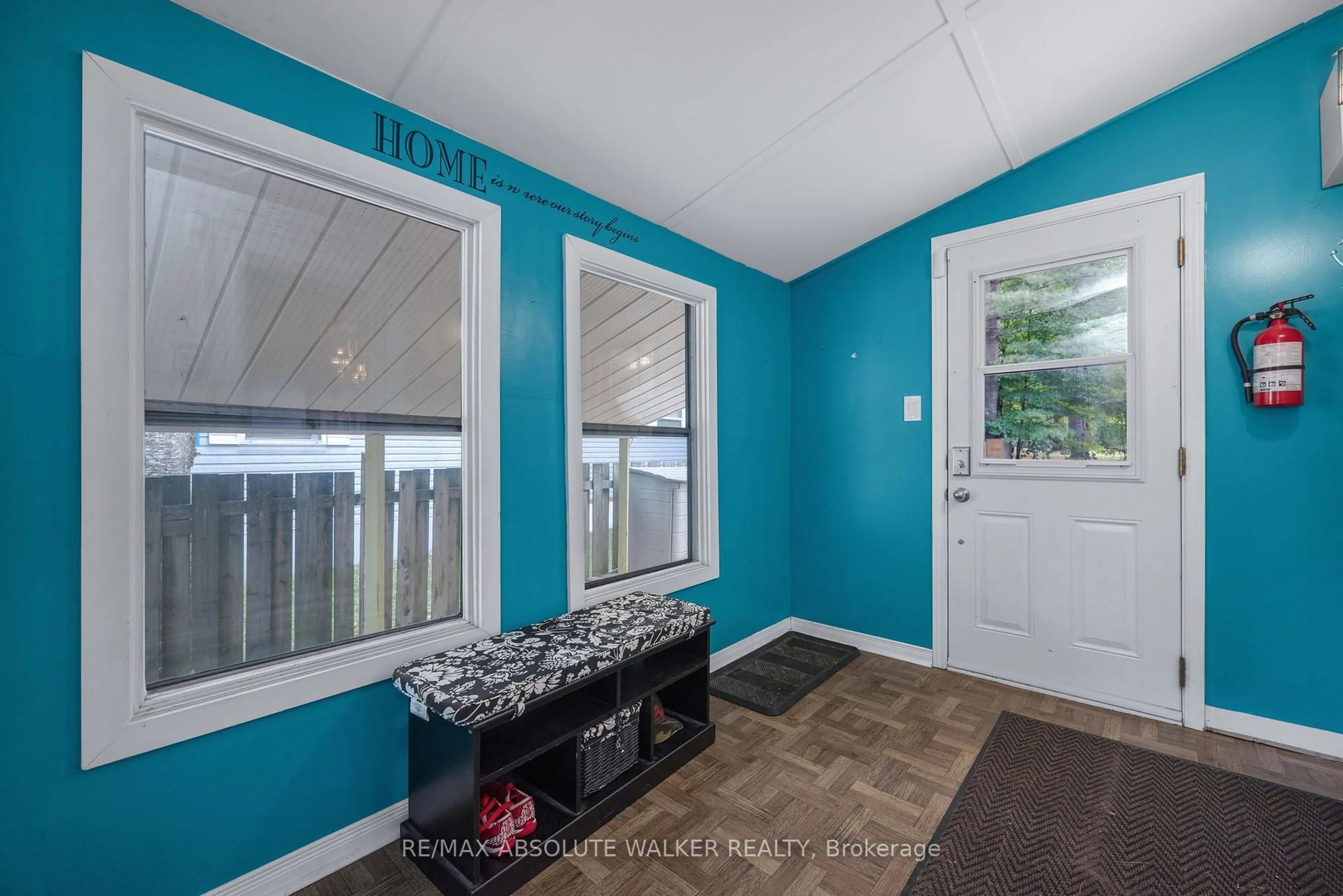 Indoor entryway for 427-8250 County Road 17 Rd, Clarence-Rockland Ontario K4K 1K7