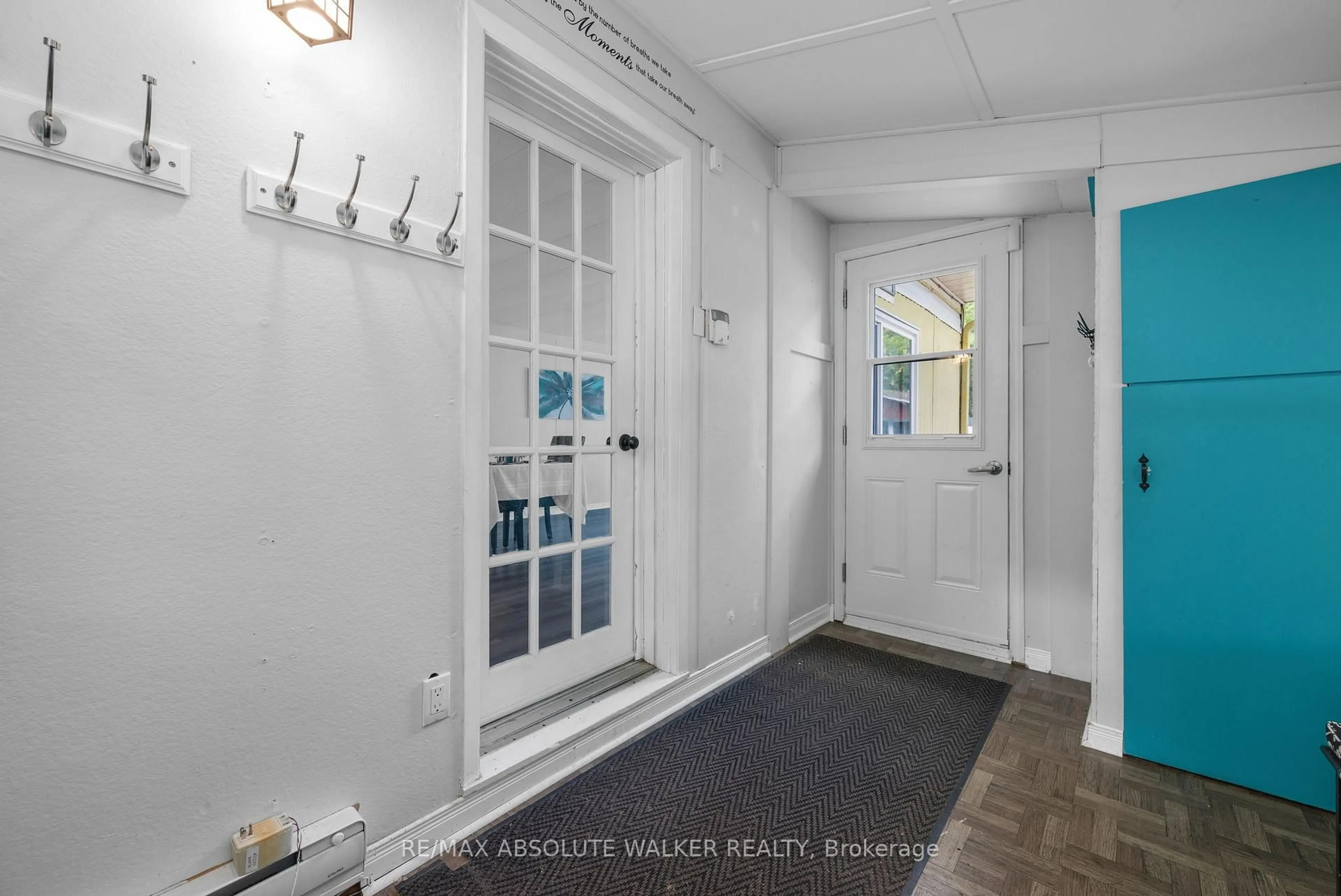 Indoor entryway for 427-8250 County Road 17 Rd, Clarence-Rockland Ontario K4K 1K7