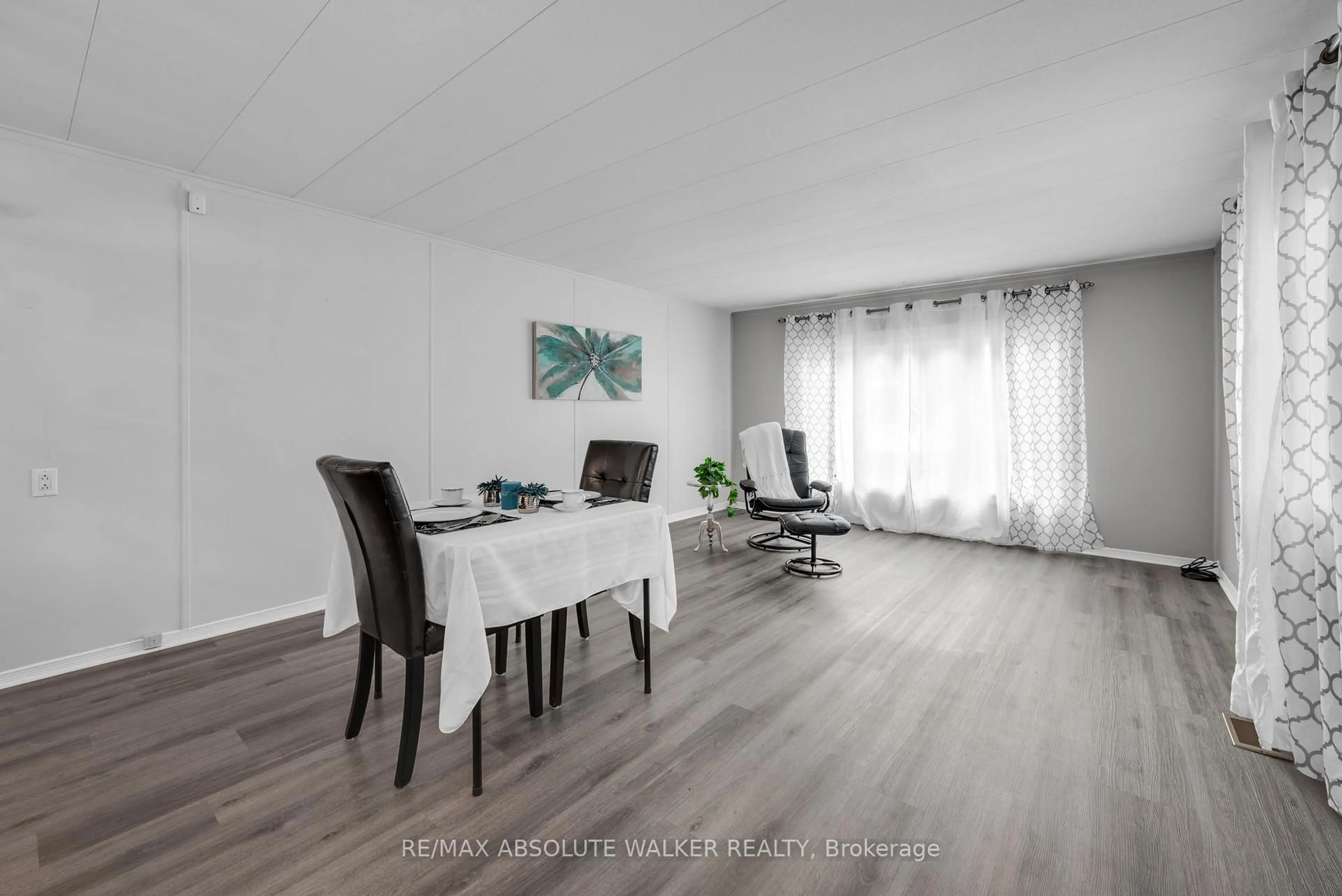 Dining room, wood/laminate floor for 427-8250 County Road 17 Rd, Clarence-Rockland Ontario K4K 1K7