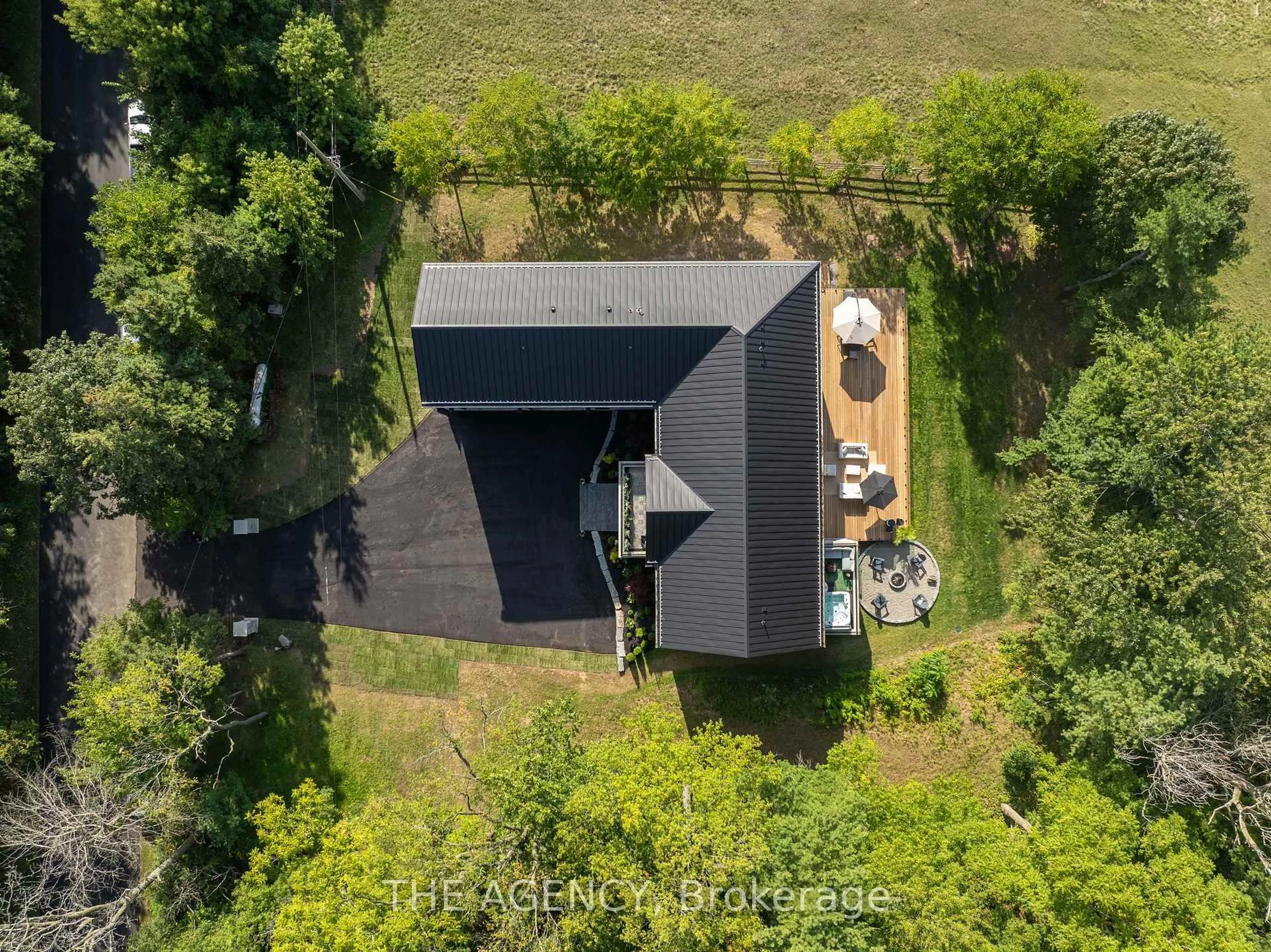 A pic from outside/outdoor area/front of a property/back of a property/a pic from drone, unknown for 1067 Jerseyville Rd, Hamilton Ontario L0R 1R0