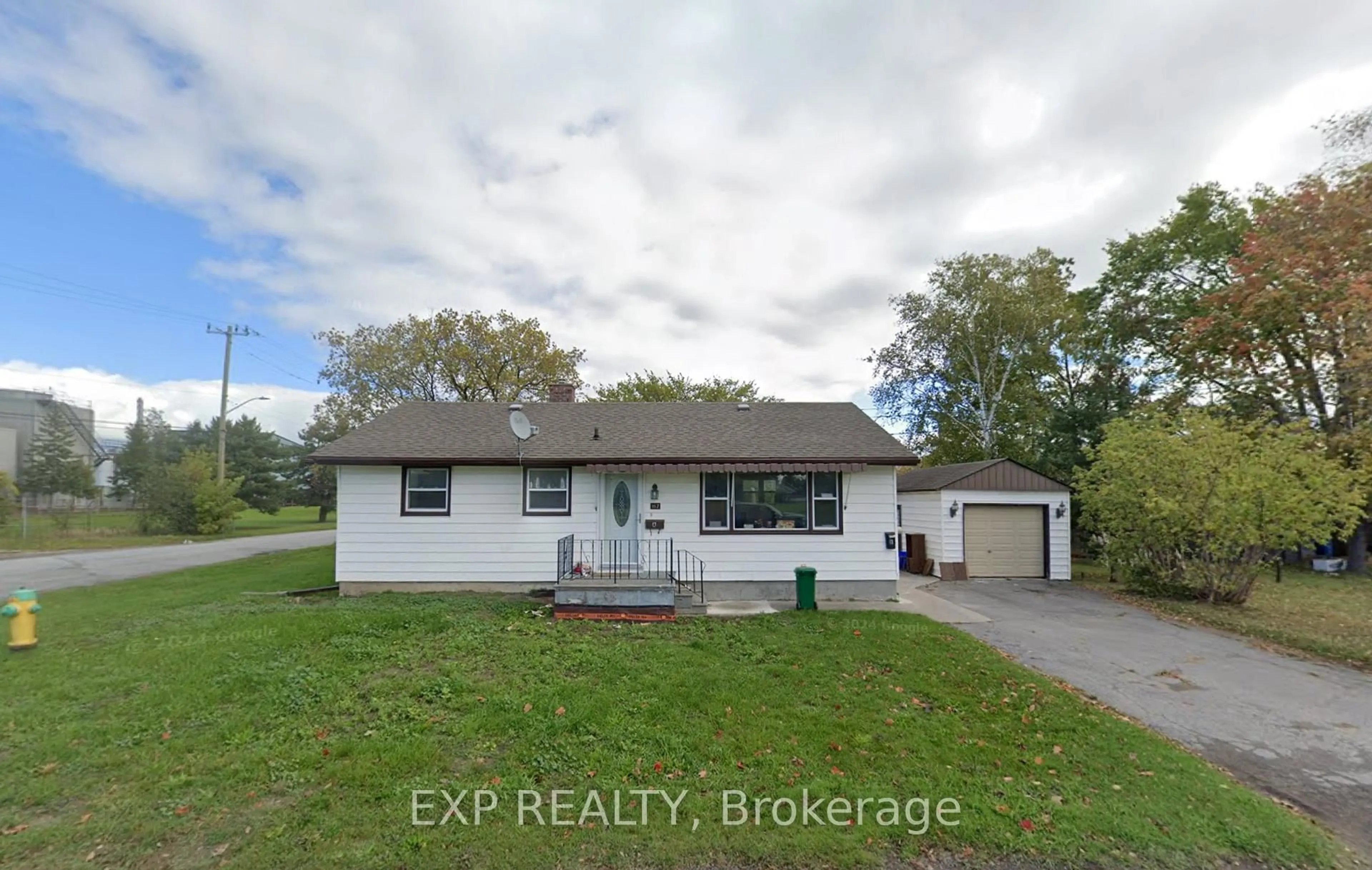 A pic from outside/outdoor area/front of a property/back of a property/a pic from drone, unknown for 167 Stanley St, Belleville Ontario K8N 3Z9