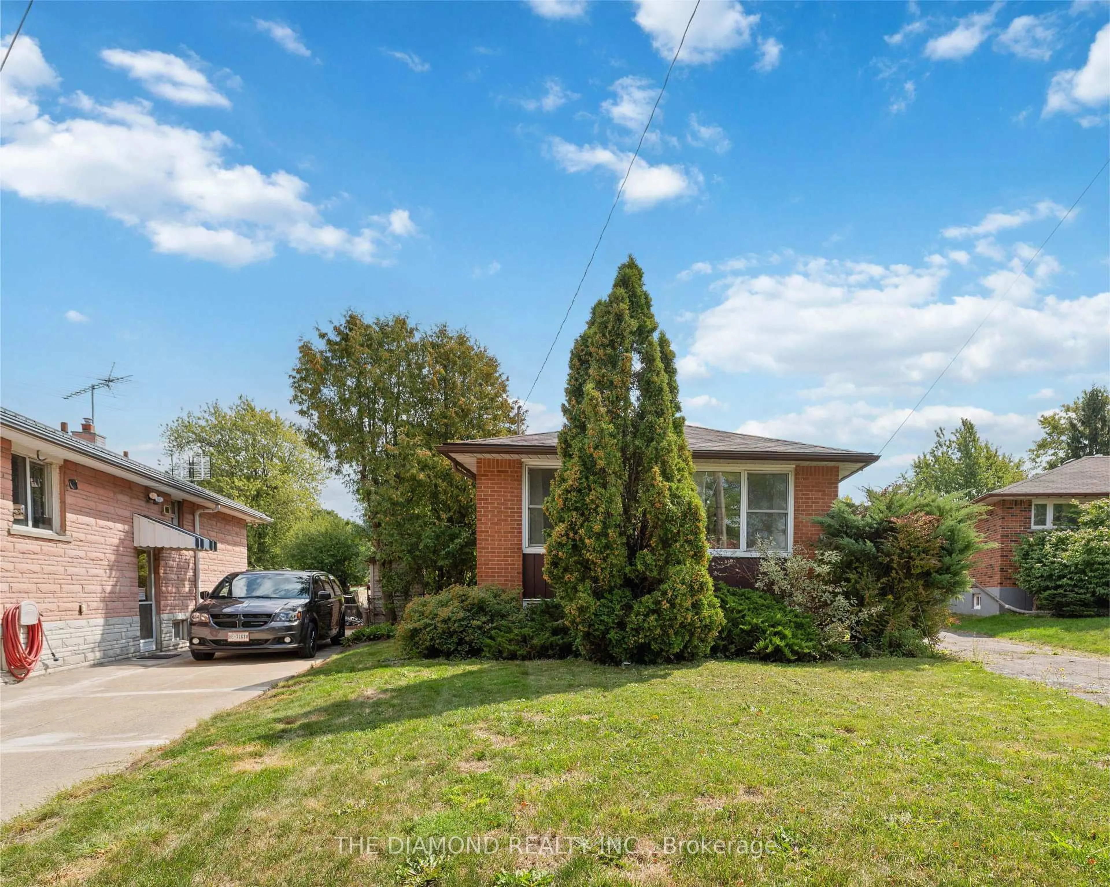 Home with brick exterior material, street for 95 Winchester Blvd, Hamilton Ontario L8T 2M9