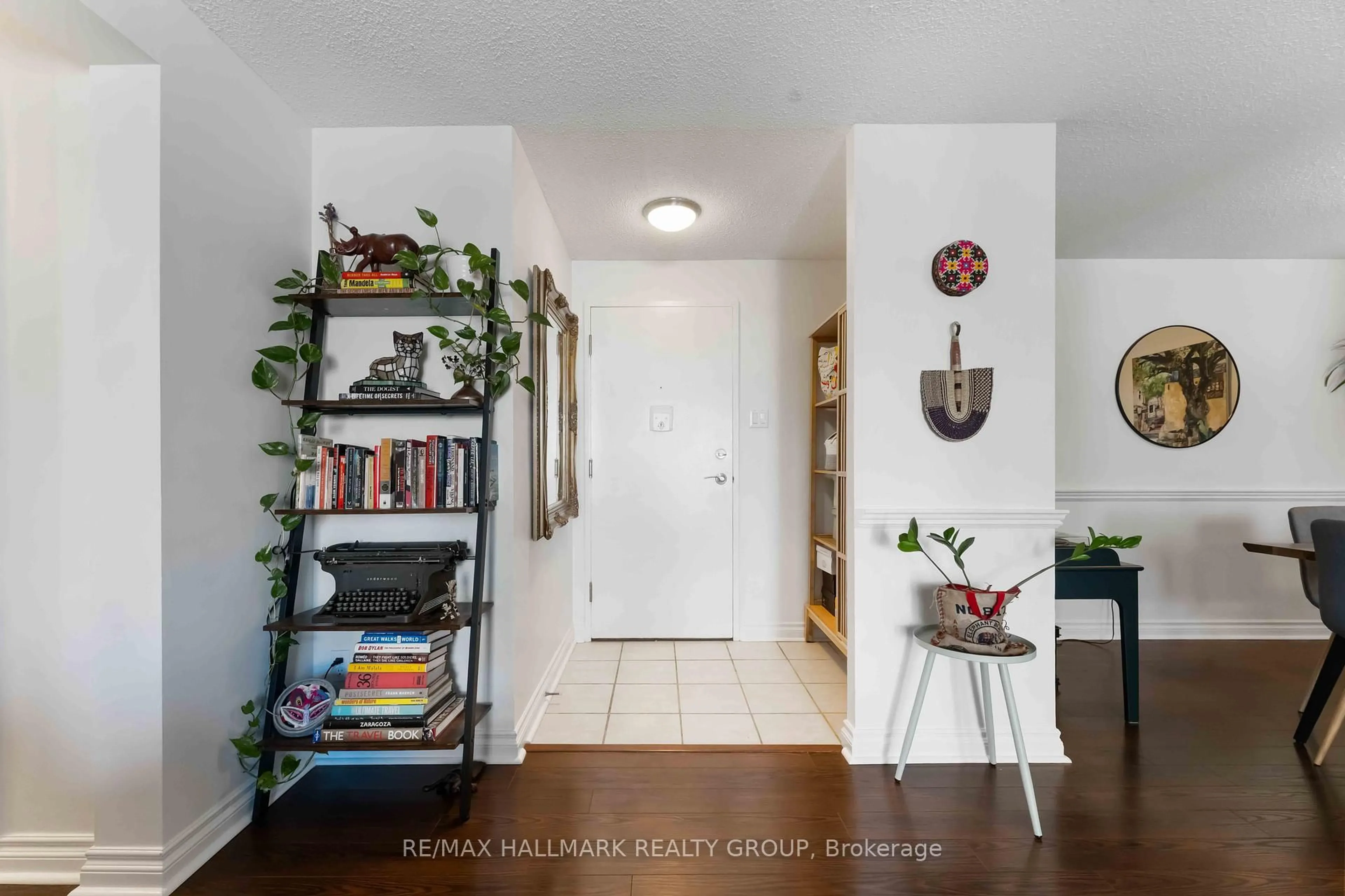 Indoor entryway for 50 BURNSIDE Ave #205, Ottawa Ontario K1Y 2M2