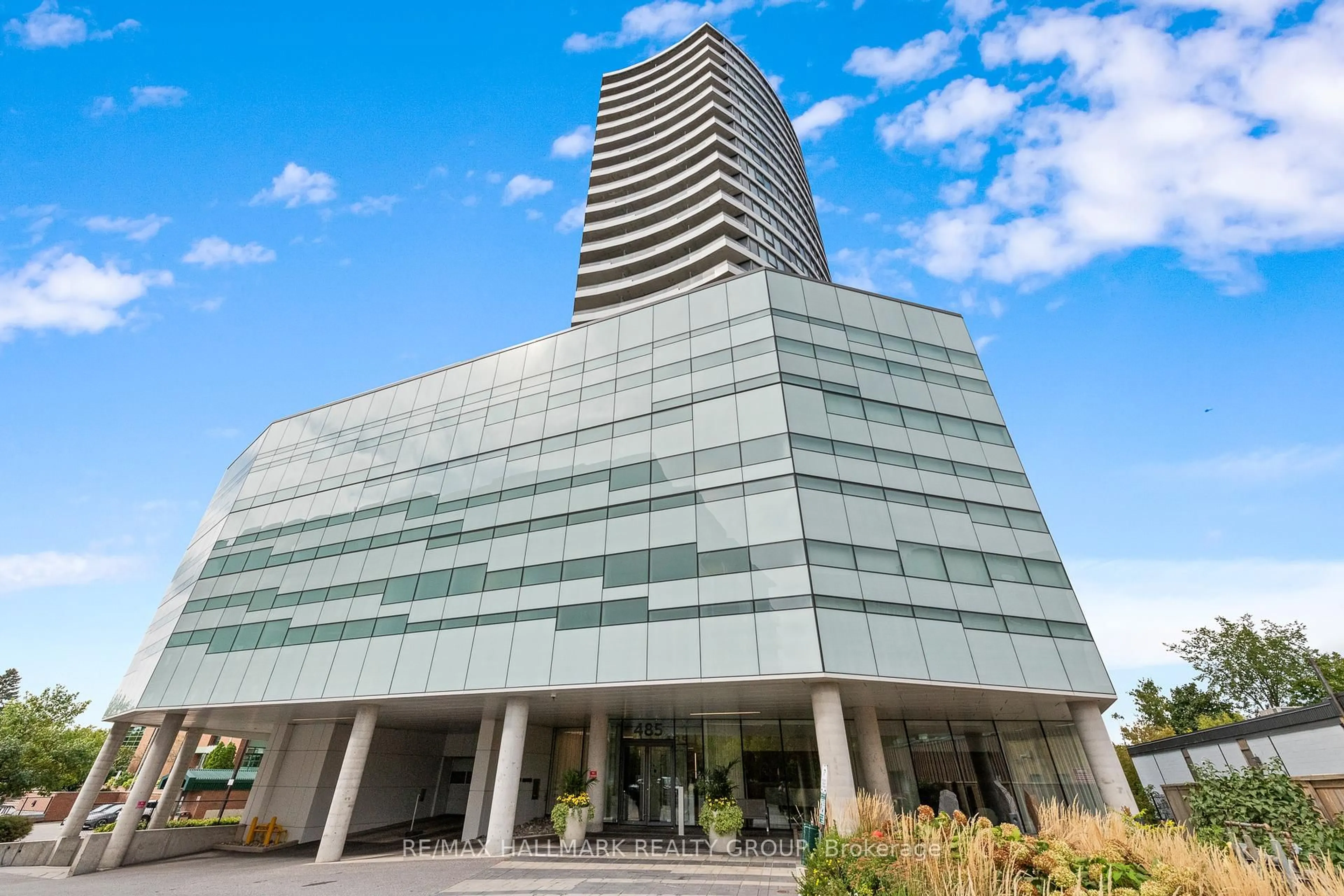 Indoor foyer for 485 Richmond Rd #1104, Ottawa Ontario K2A 3W9