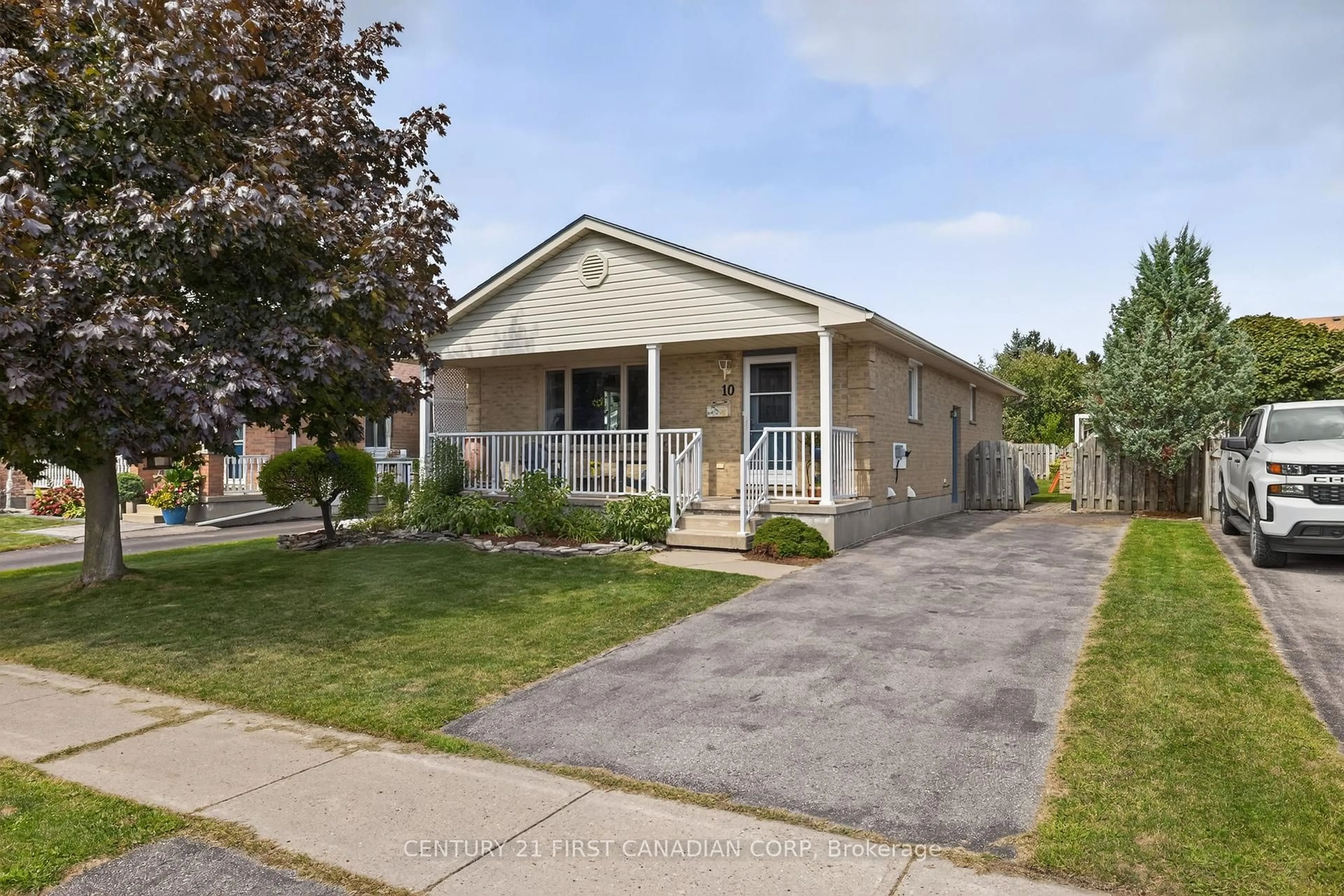 Home with vinyl exterior material, street for 10 Rickwood Pl, St. Thomas Ontario N5R 5Z3