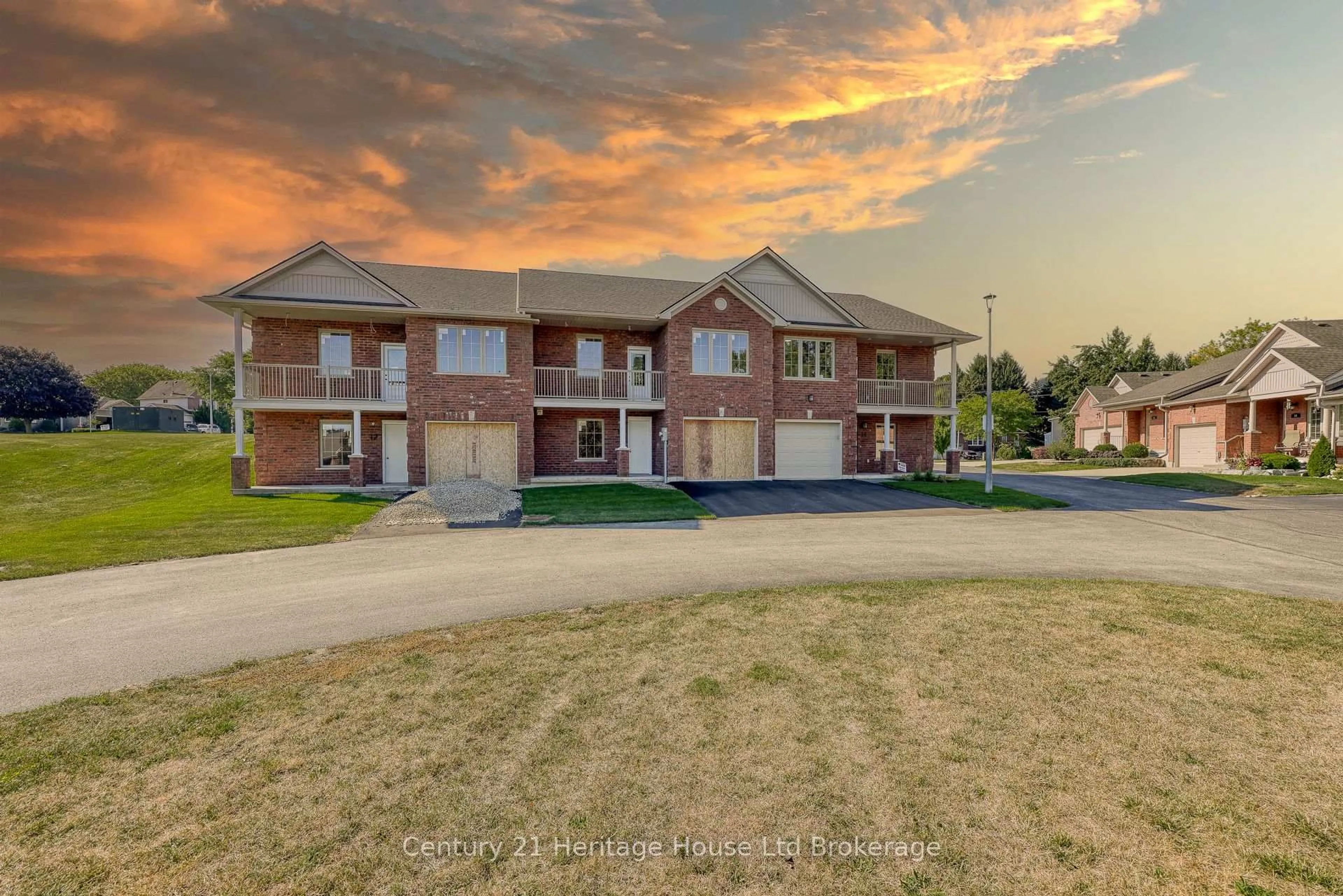 A pic from outside/outdoor area/front of a property/back of a property/a pic from drone, water/lake/river/ocean view for 19 Anderson St #12, Woodstock Ontario N4S 9A3