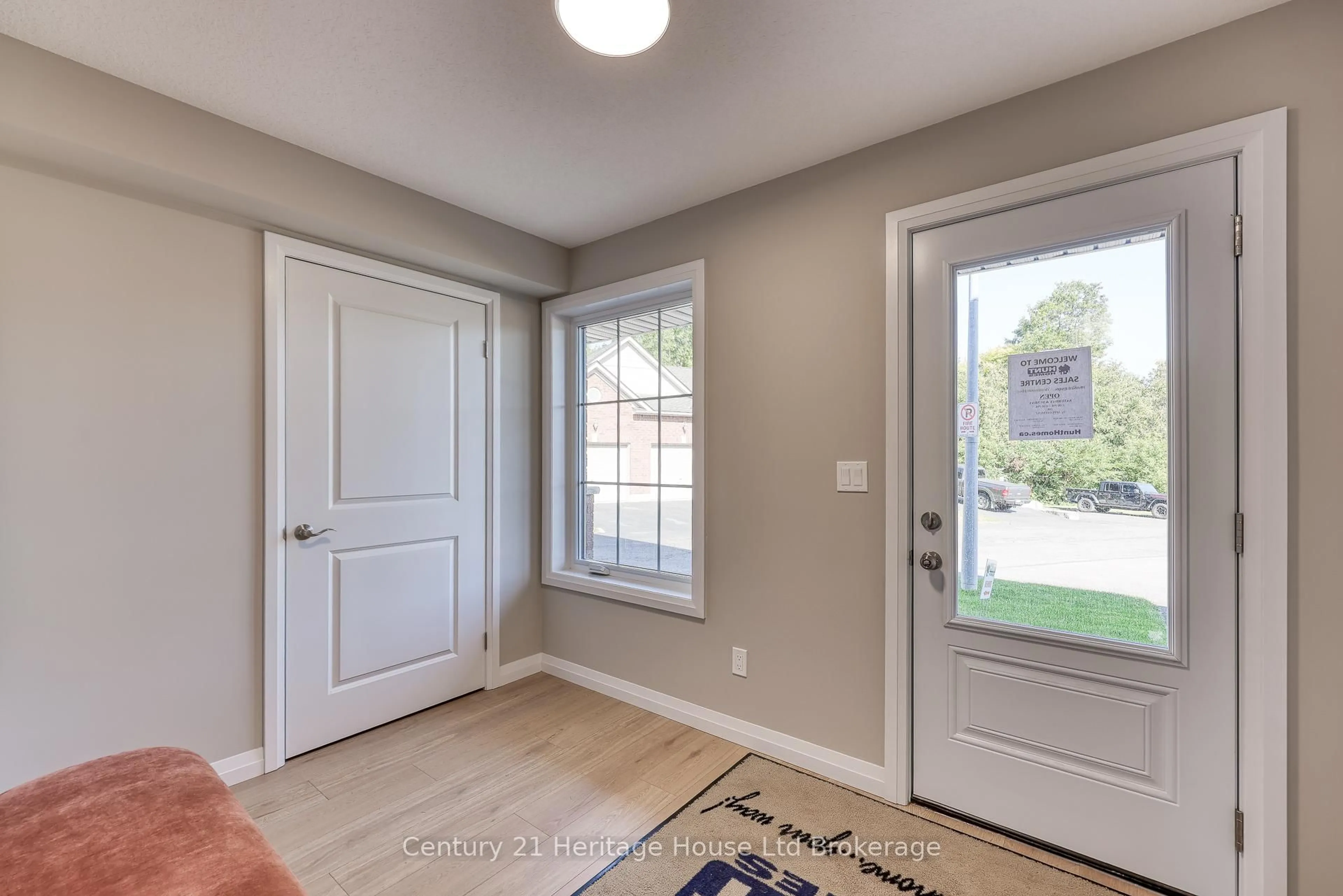 Indoor entryway for 19 Anderson St #12, Woodstock Ontario N4S 9A3