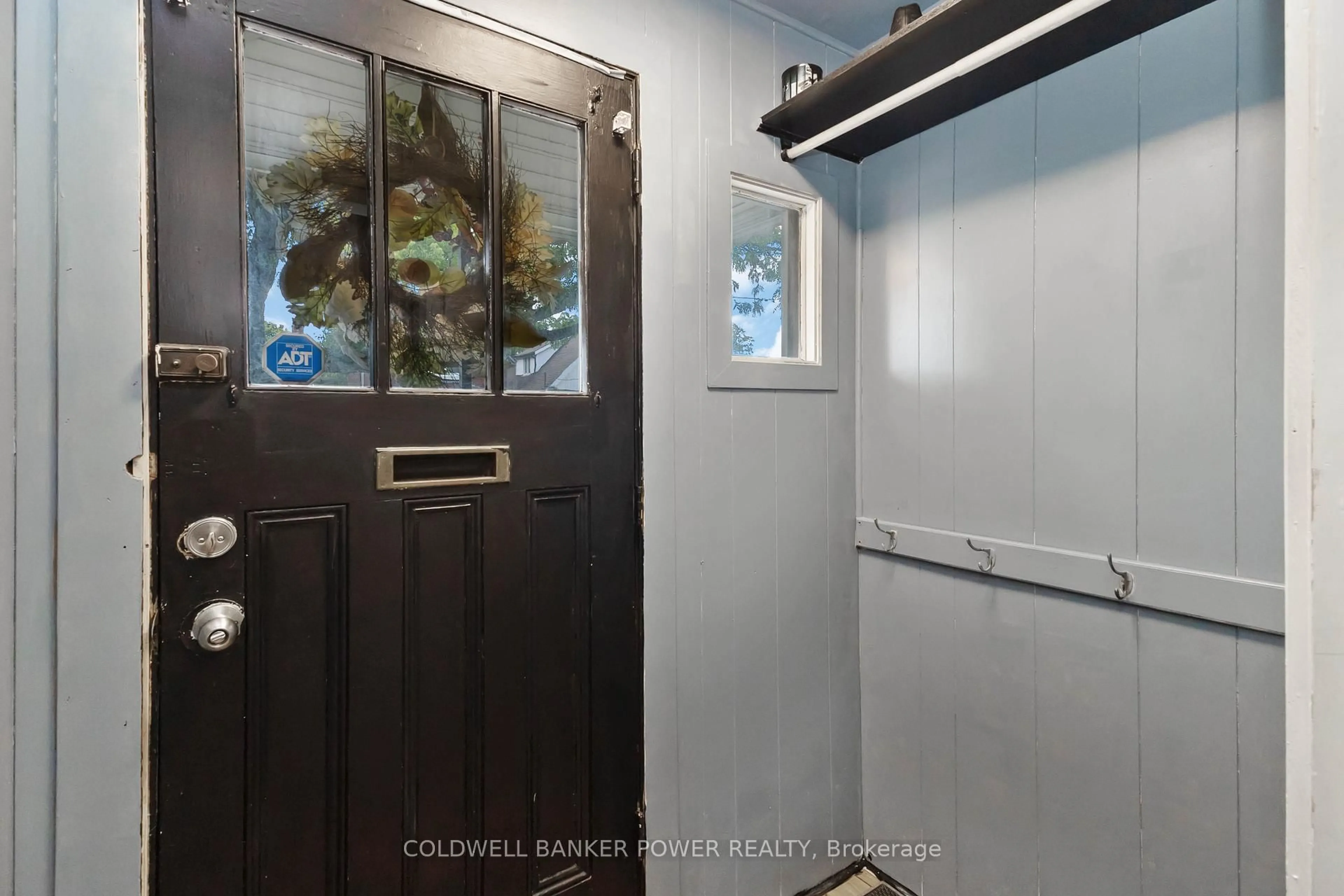 Indoor entryway for 60 Hyla St, London East Ontario N5Z 2L2