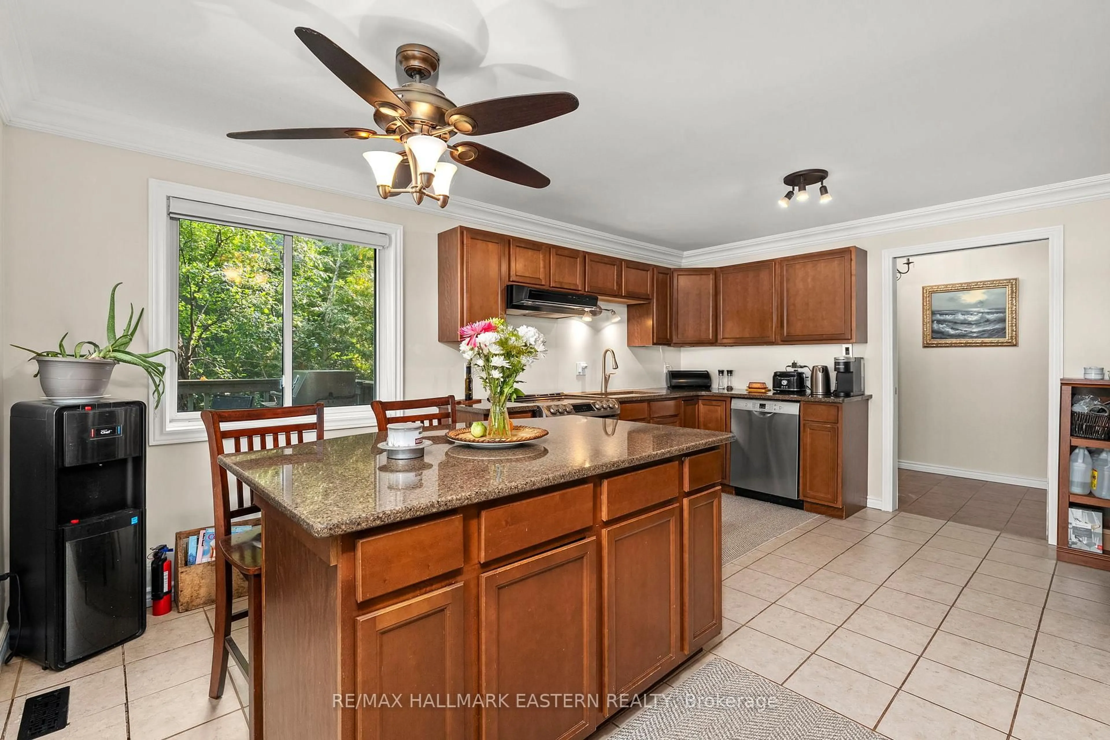 Open concept kitchen, ceramic/tile floor for 122 Maryland Dr, Selwyn Ontario K9J 0C5