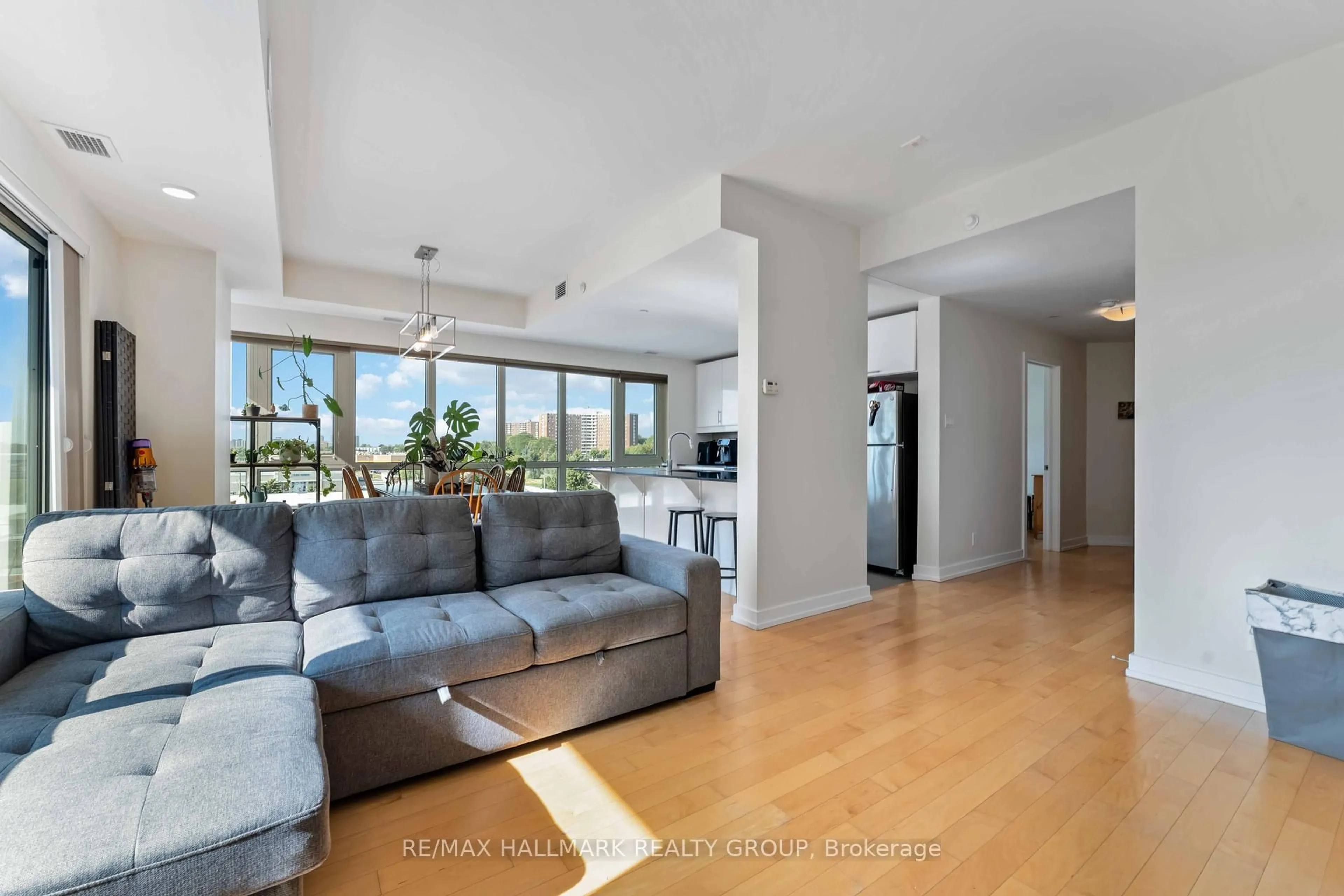Living room with furniture, unknown for 330 TITAN Private #510, Ottawa Ontario K2G 1G3