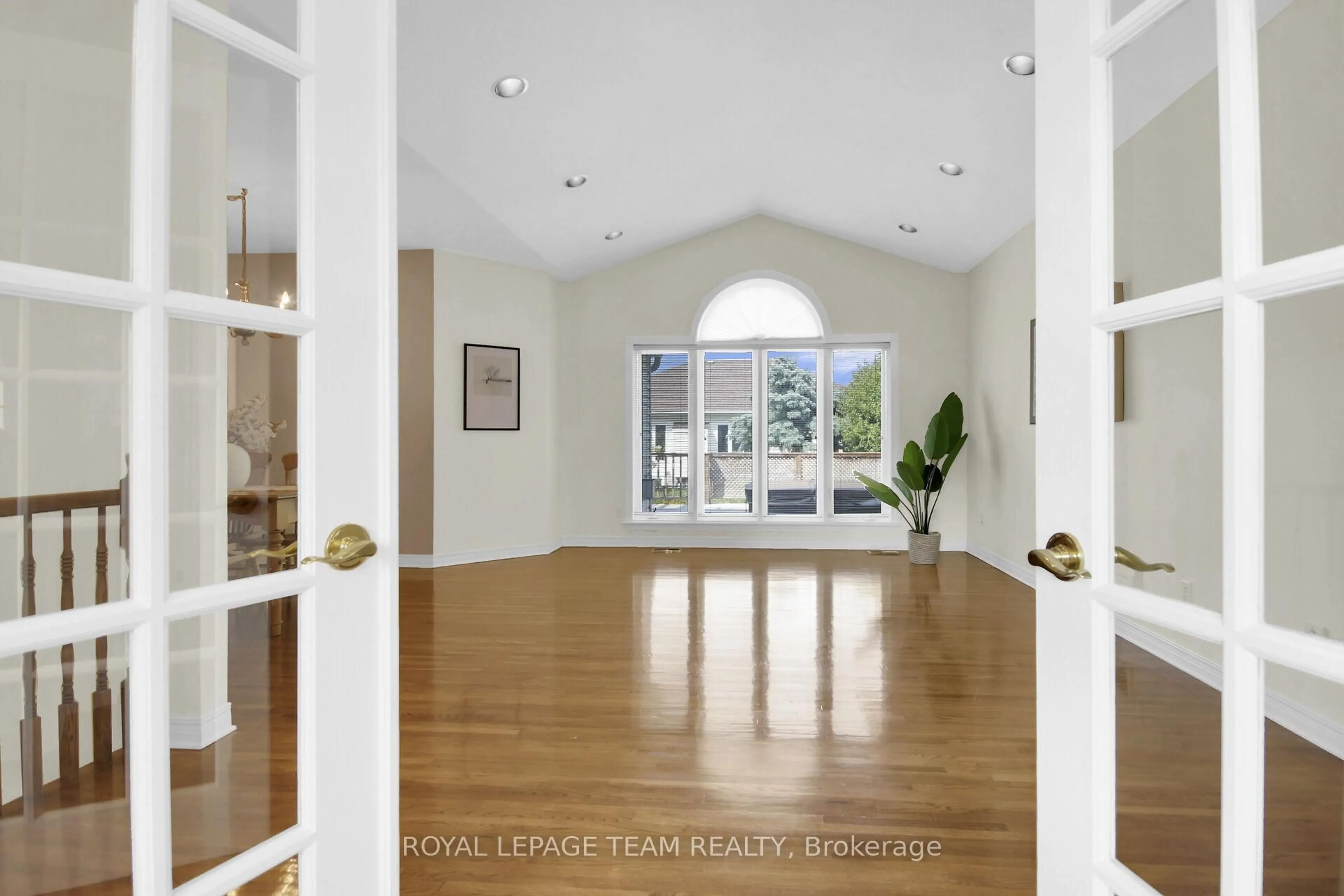 Indoor entryway for 41 Jacqueline Cres, Ottawa Ontario K2S 1M2