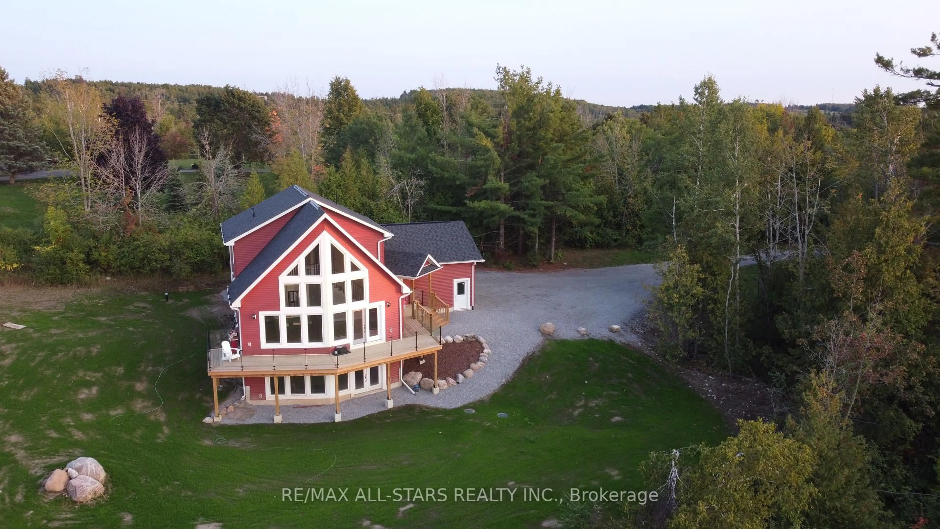 A pic from outside/outdoor area/front of a property/back of a property/a pic from drone, unknown for 400 Fife Ave, Selwyn Ontario K9J 0C6