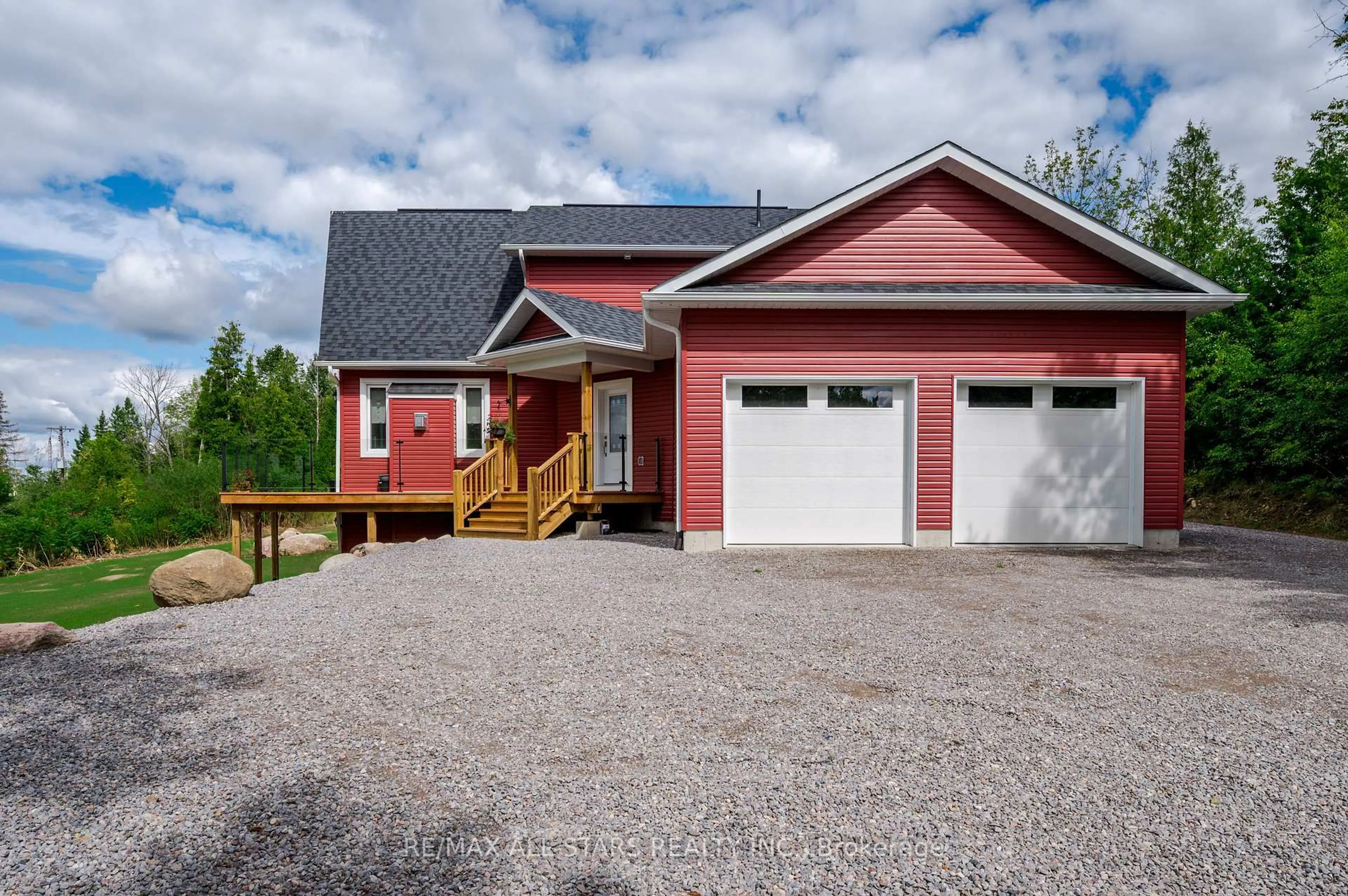 Home with vinyl exterior material, street for 400 Fife Ave, Selwyn Ontario K9J 0C6