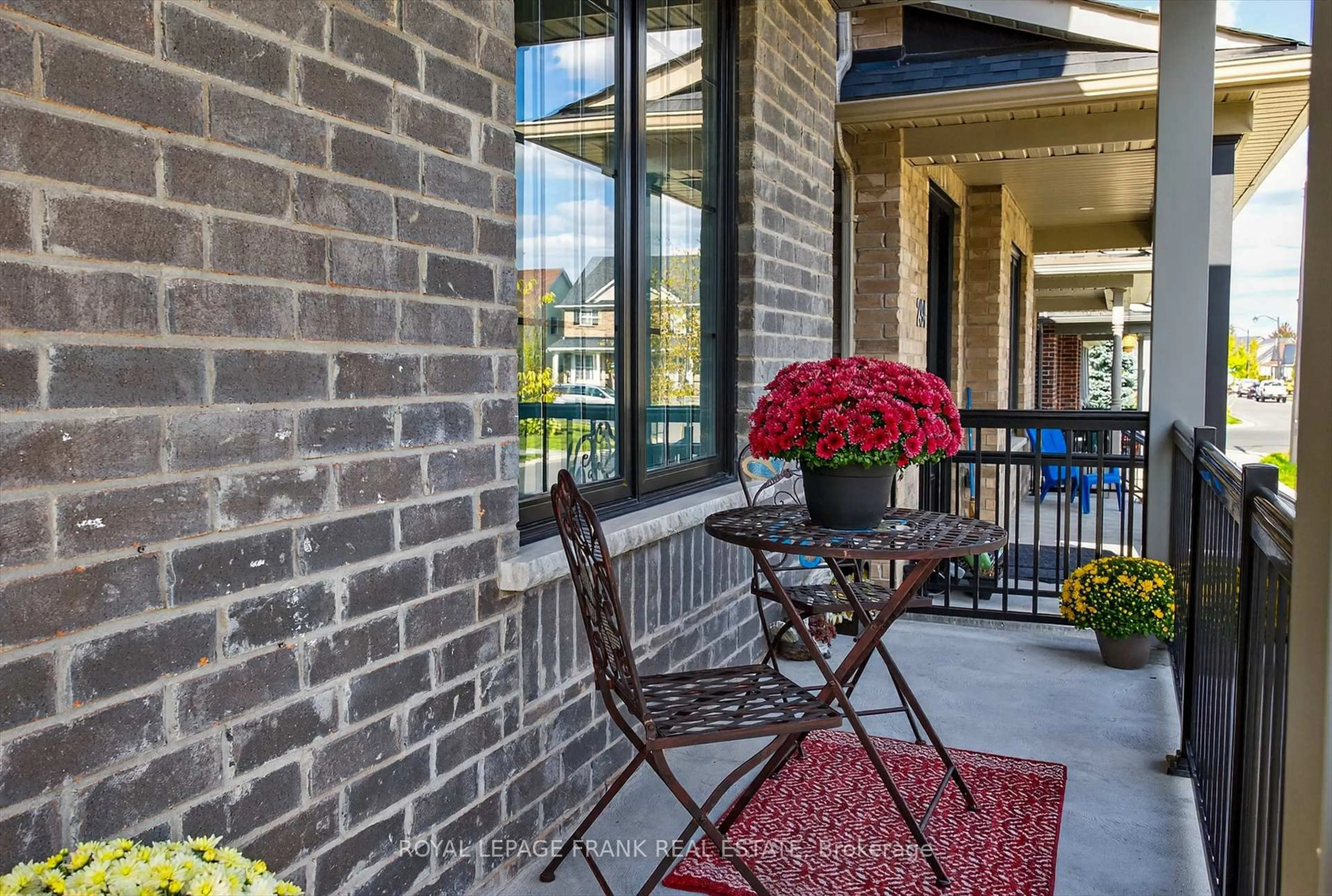 Patio, street for 292 Noftall Gdns, Peterborough Ontario K9H 0G4