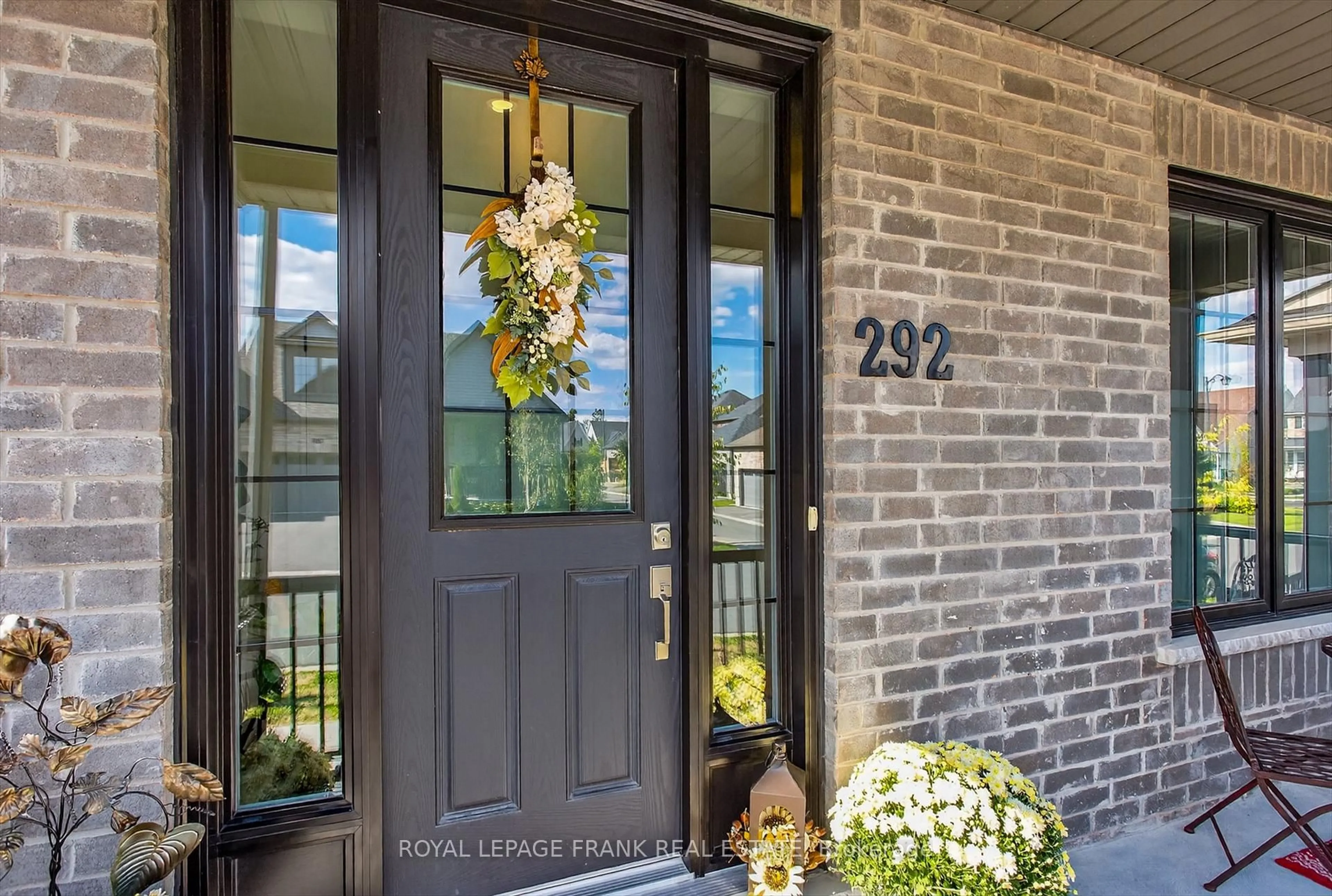 Indoor entryway for 292 Noftall Gdns, Peterborough Ontario K9H 0G4