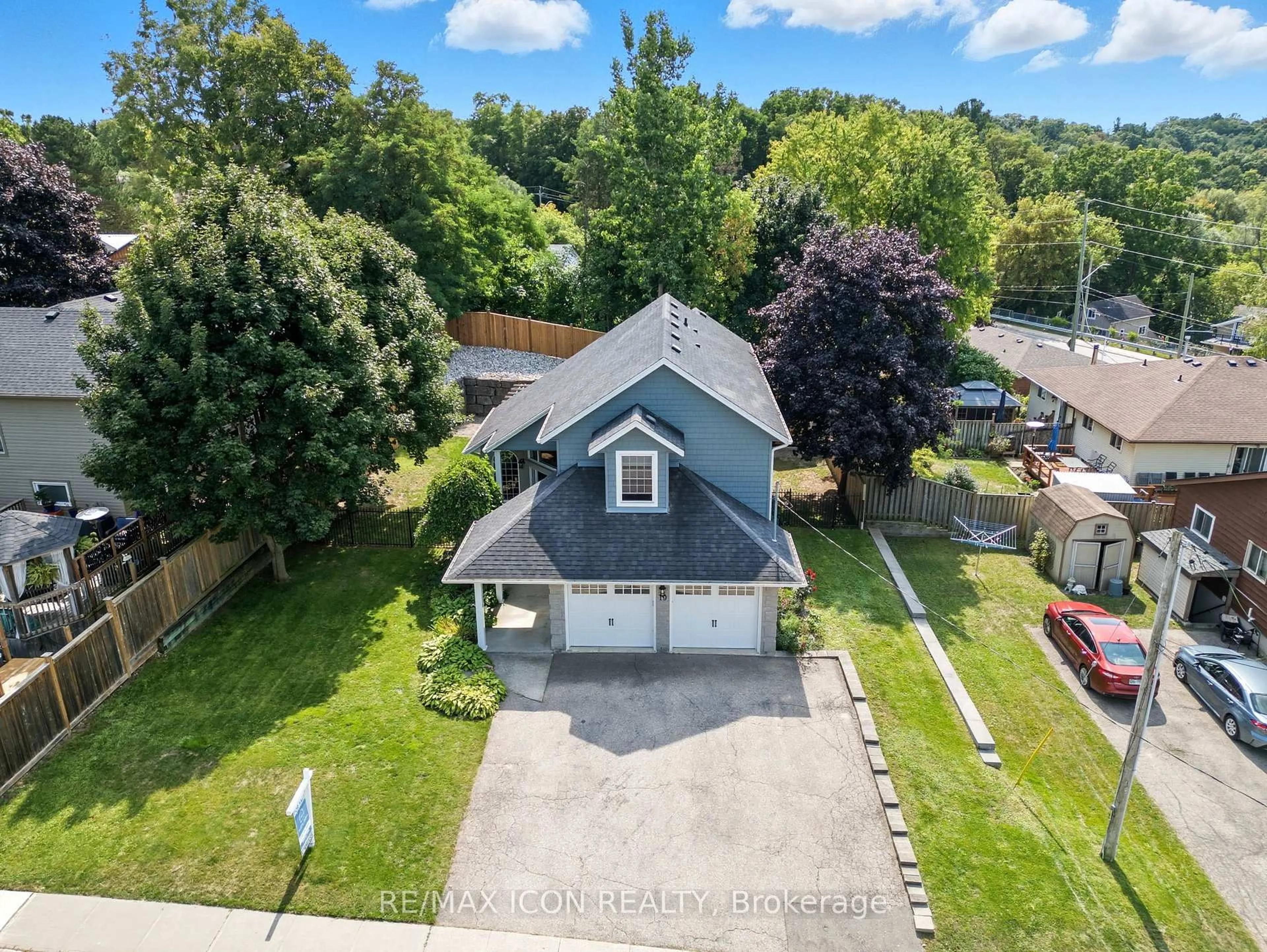 A pic from outside/outdoor area/front of a property/back of a property/a pic from drone, street for 19 Mitchell St, North Dumfries Ontario N0B 1E0