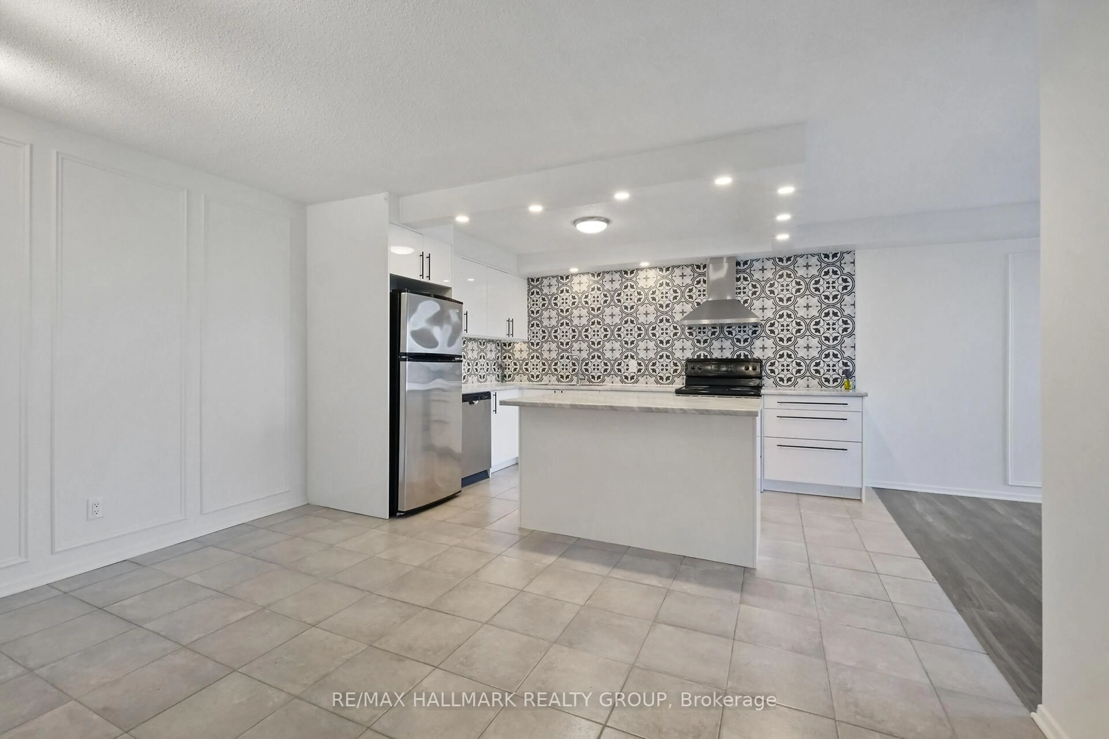 Open concept kitchen, ceramic/tile floor for 900 Dynes Rd #1904, Ottawa Ontario K2C 3L6