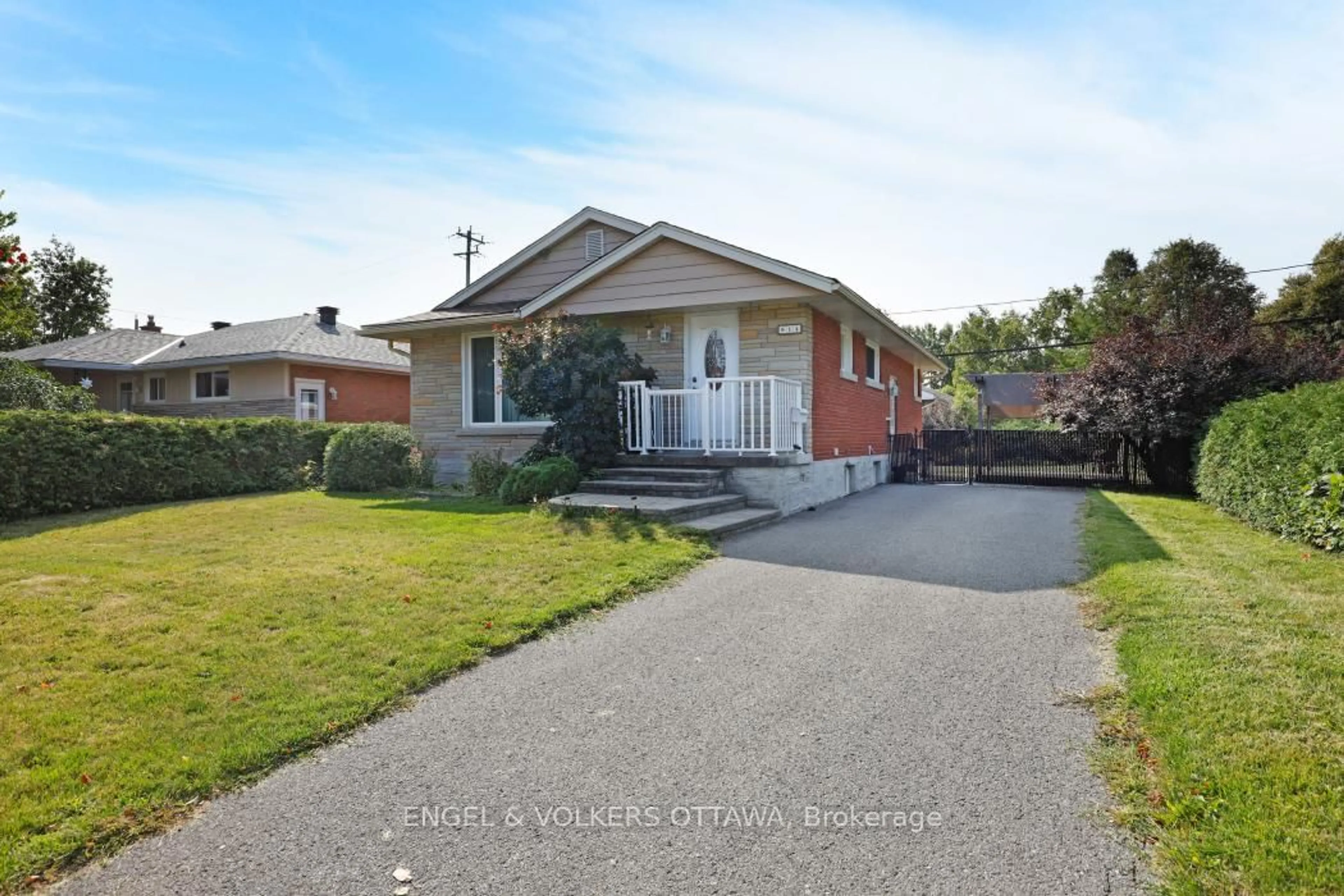 Unknown for 814 Pleasant Park Rd, Ottawa Ontario K1G 1Y9