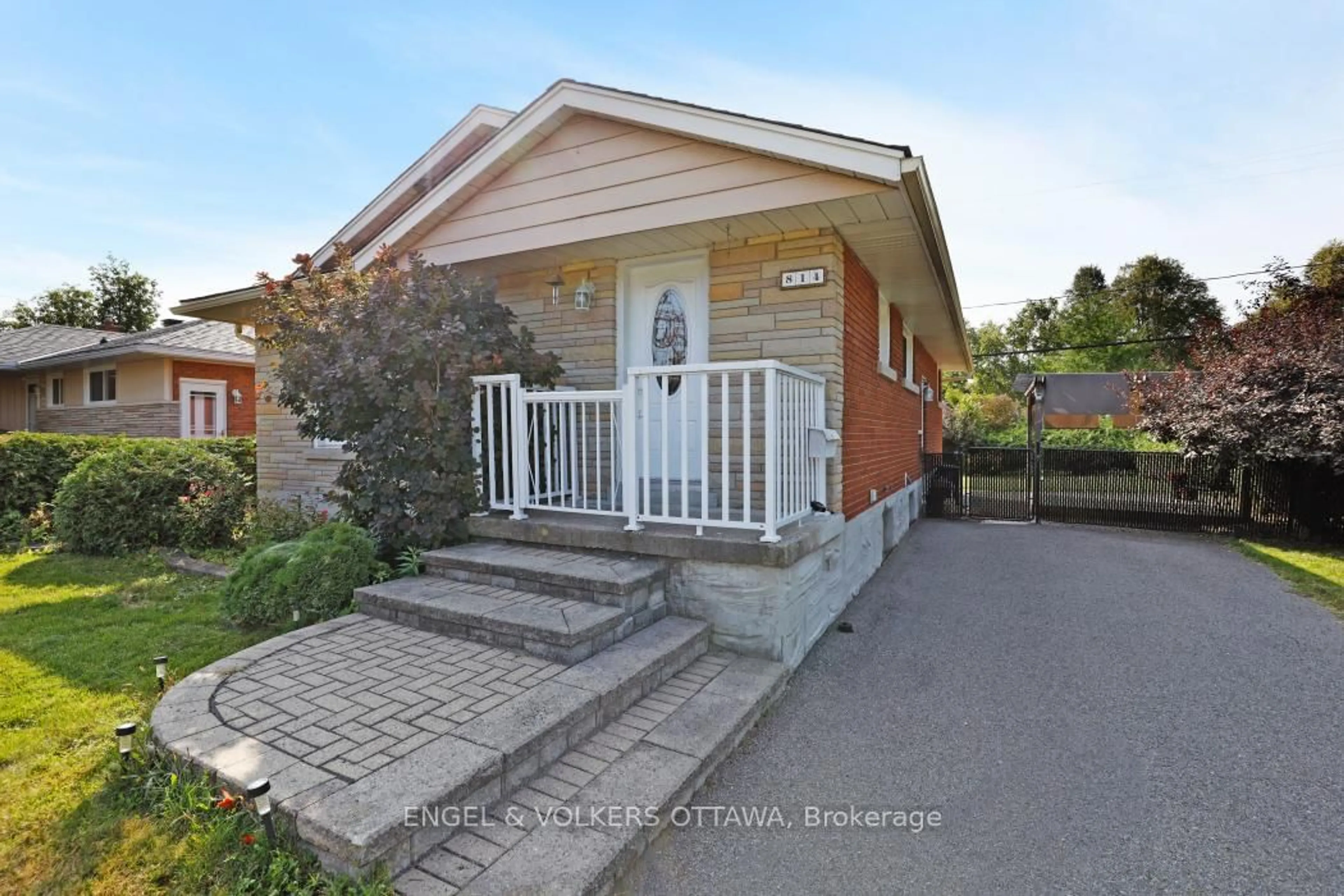 Unknown for 814 Pleasant Park Rd, Ottawa Ontario K1G 1Y9
