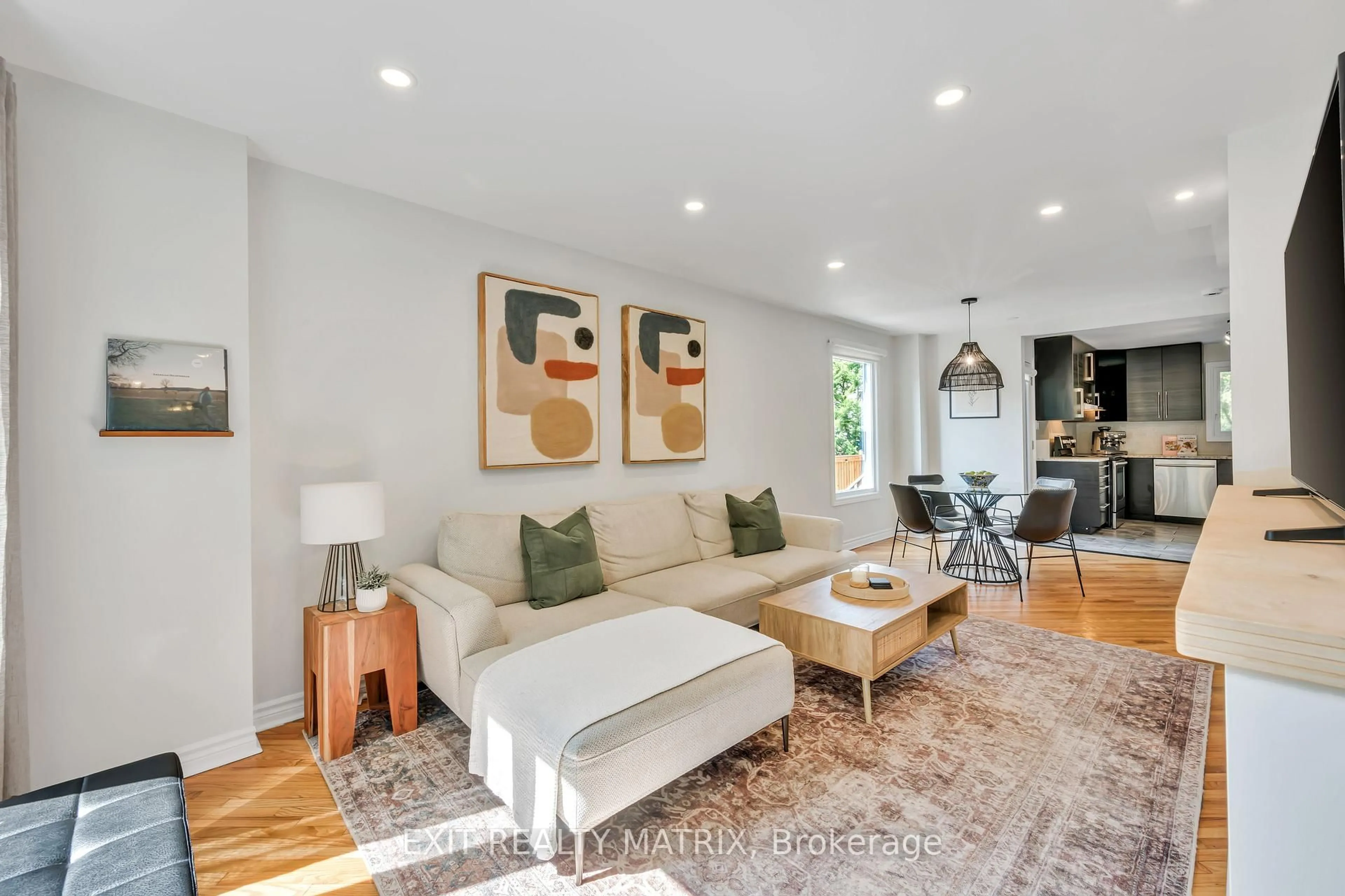 Living room with furniture, unknown for 177 Hawthorne Ave, Ottawa Ontario K1S 0B4