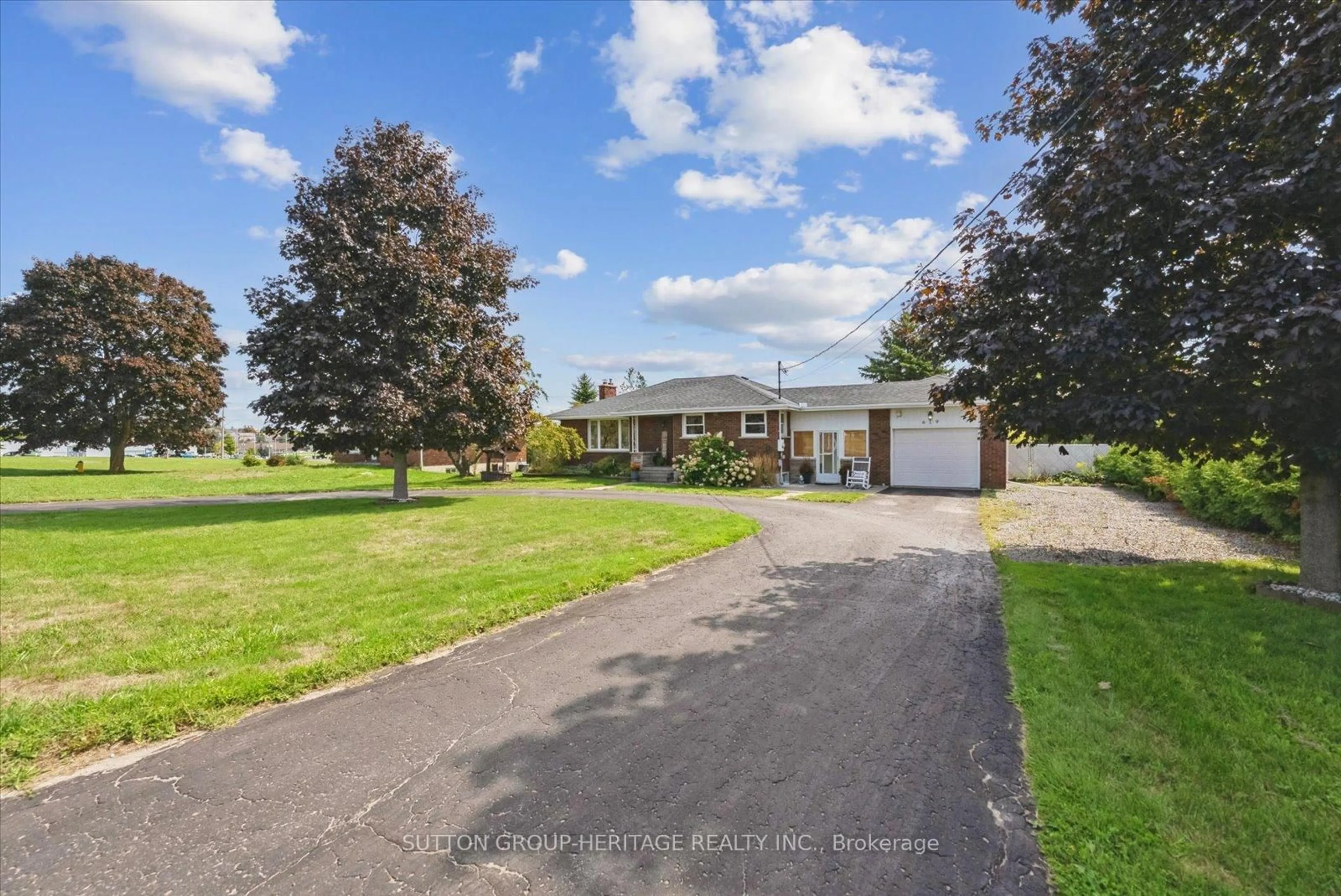 A pic from outside/outdoor area/front of a property/back of a property/a pic from drone, street for 619 Towerhill Rd, Peterborough Ontario K9K 2N2