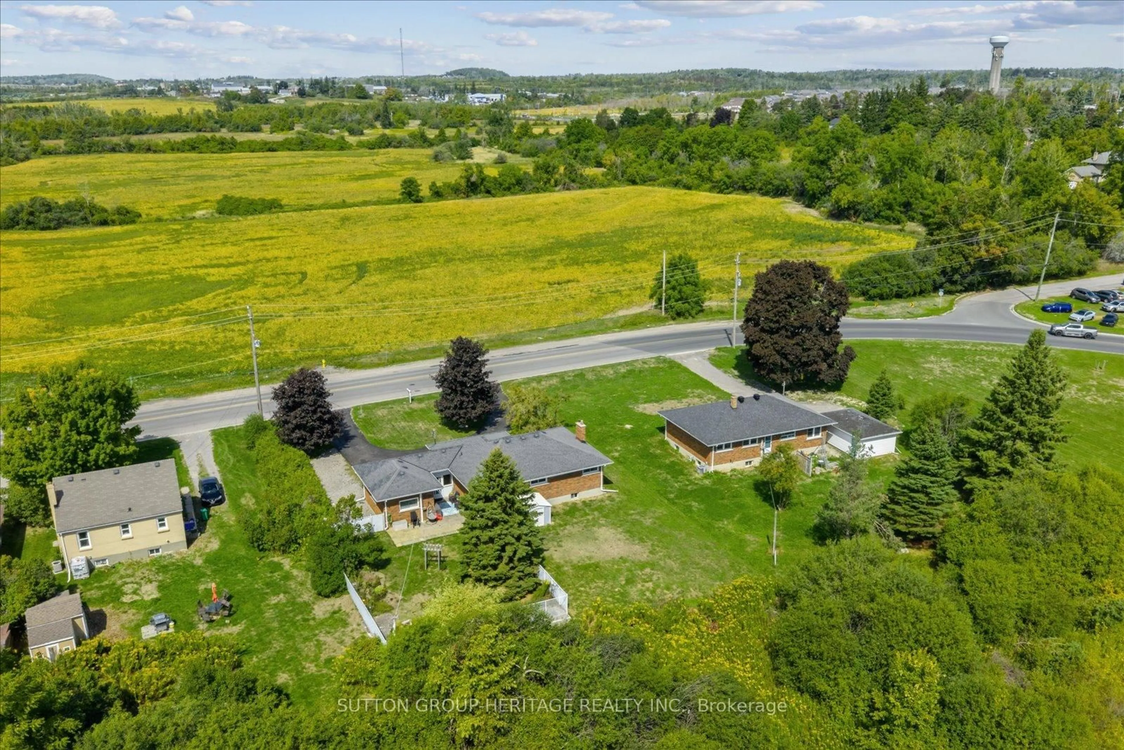 A pic from outside/outdoor area/front of a property/back of a property/a pic from drone, unknown for 619 Towerhill Rd, Peterborough Ontario K9K 2N2