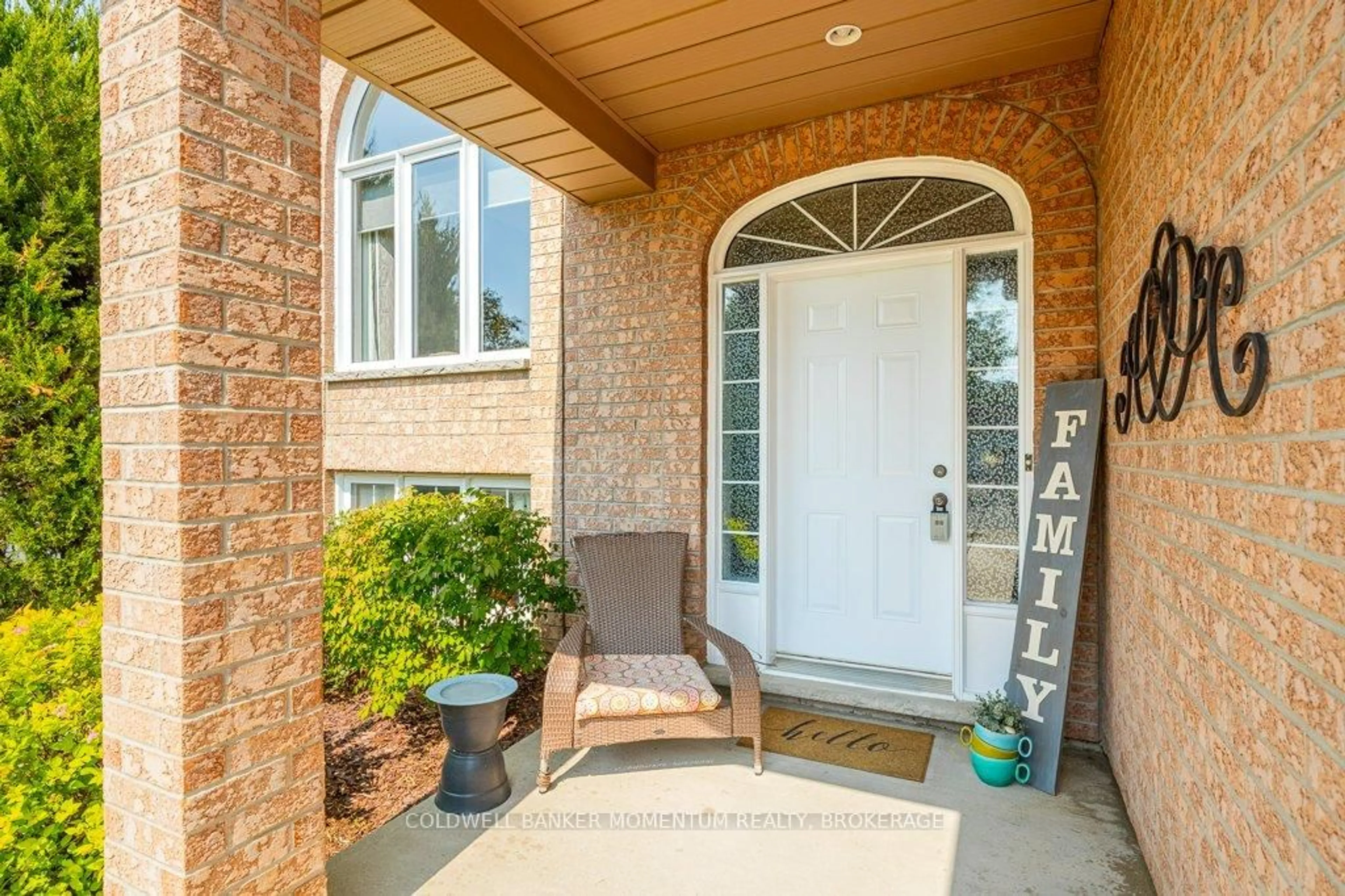 Indoor entryway for 122 Gretel Dr, Welland Ontario L3C 7H5