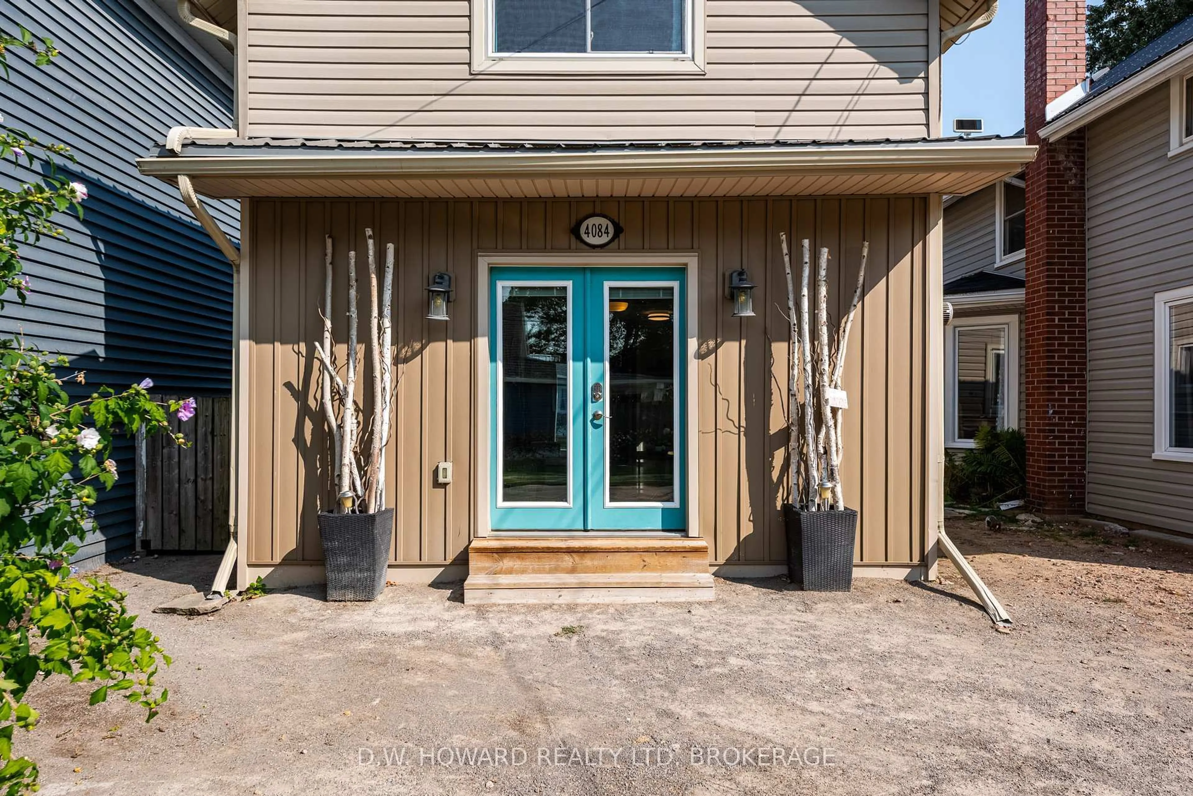 Indoor entryway for 4084 Erie Rd, Fort Erie Ontario L0S 1B0
