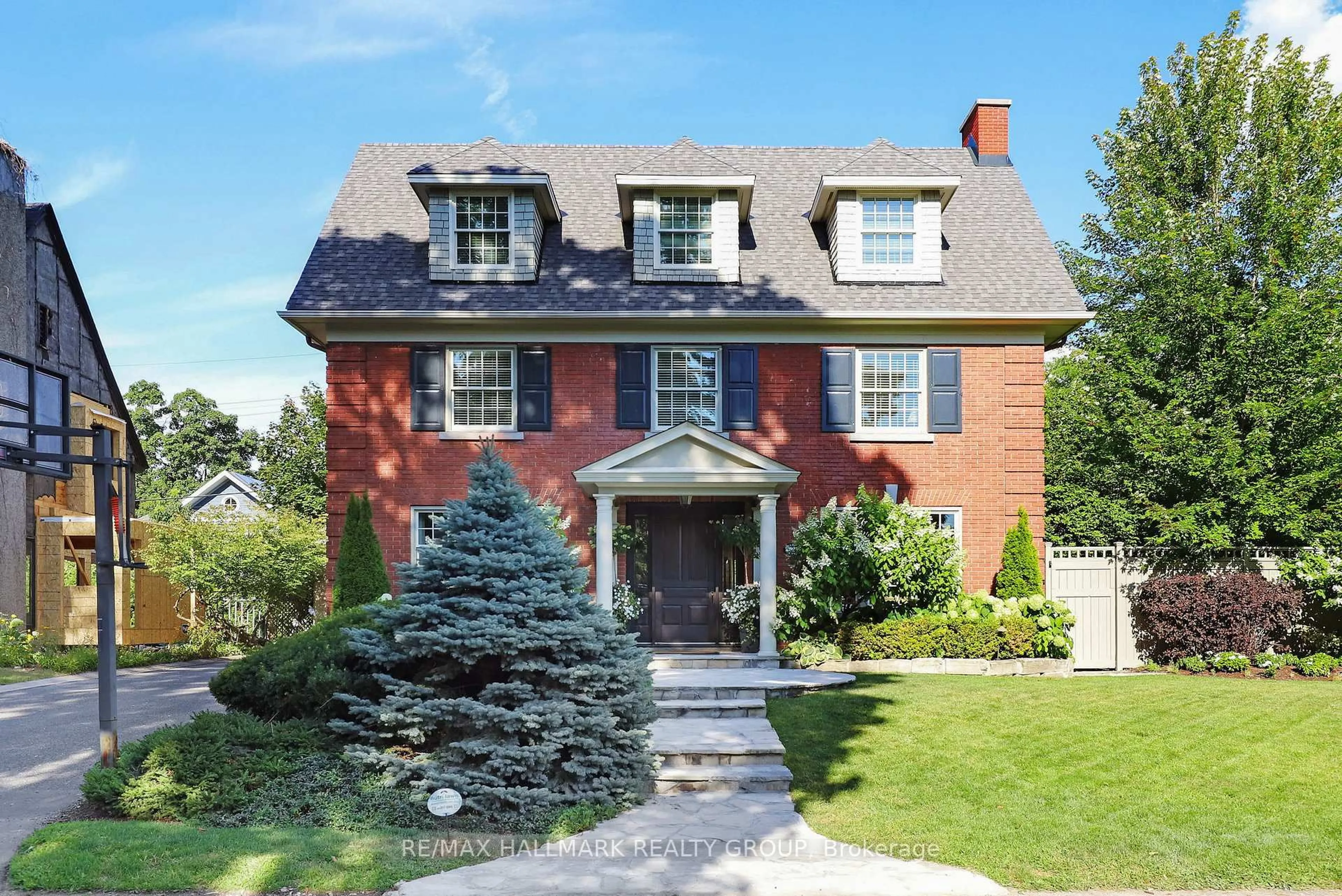 Home with brick exterior material, street for 525 Piccadilly Ave, Ottawa Ontario K1Y 0H7