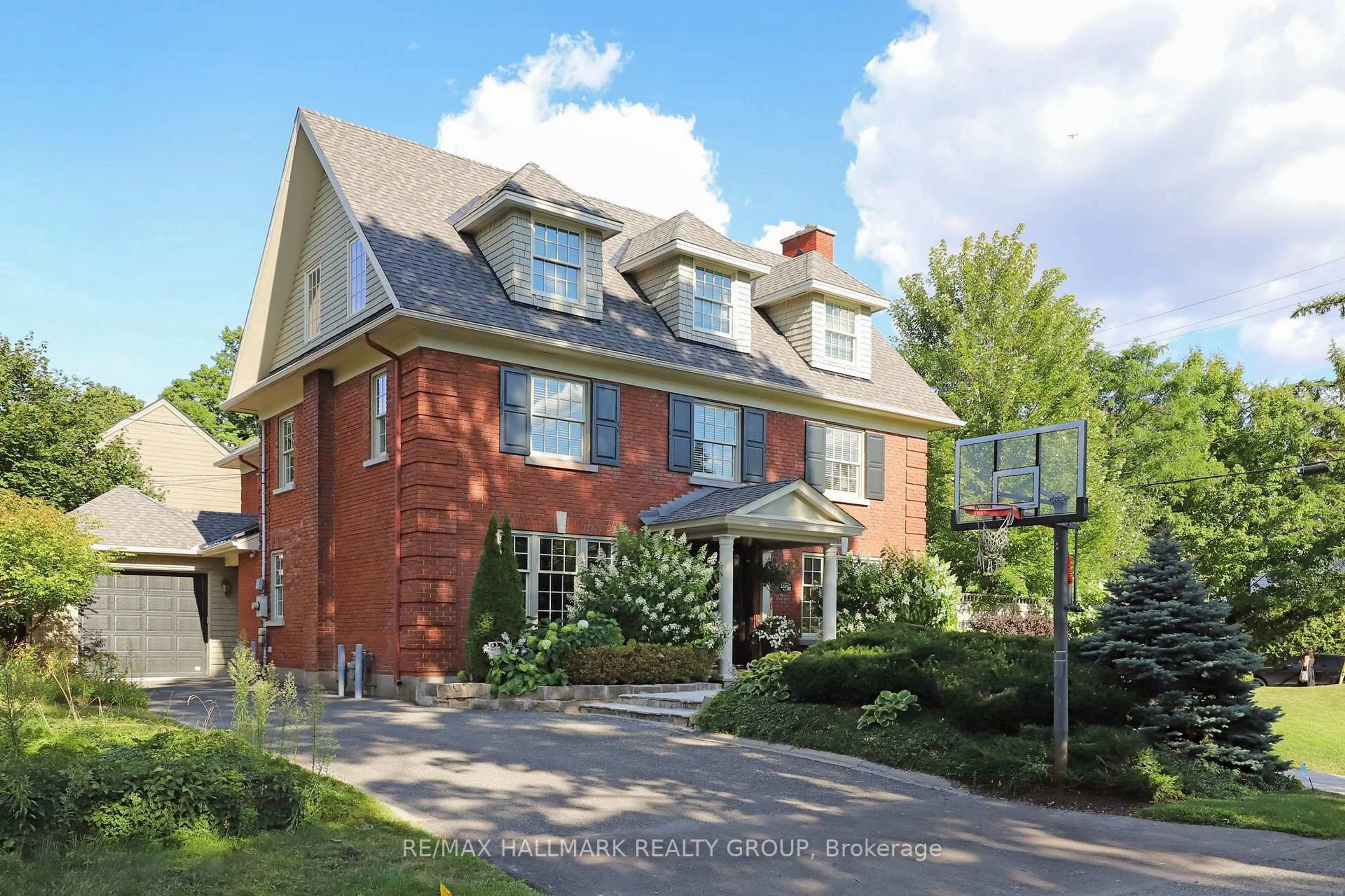 Home with brick exterior material, street for 525 Piccadilly Ave, Ottawa Ontario K1Y 0H7