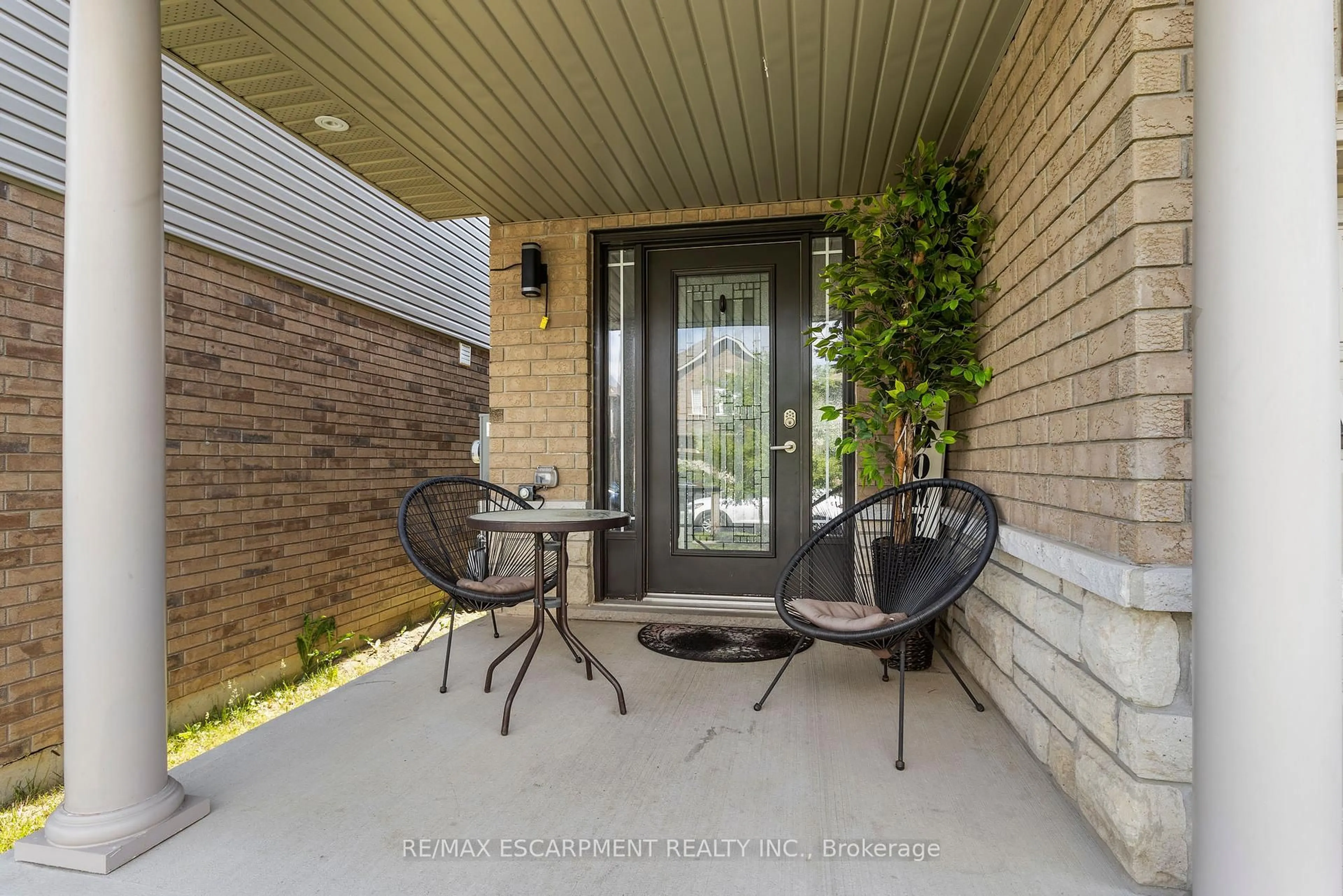 Patio, street for 89 Keystone Cres, Hamilton Ontario L0R 1P0