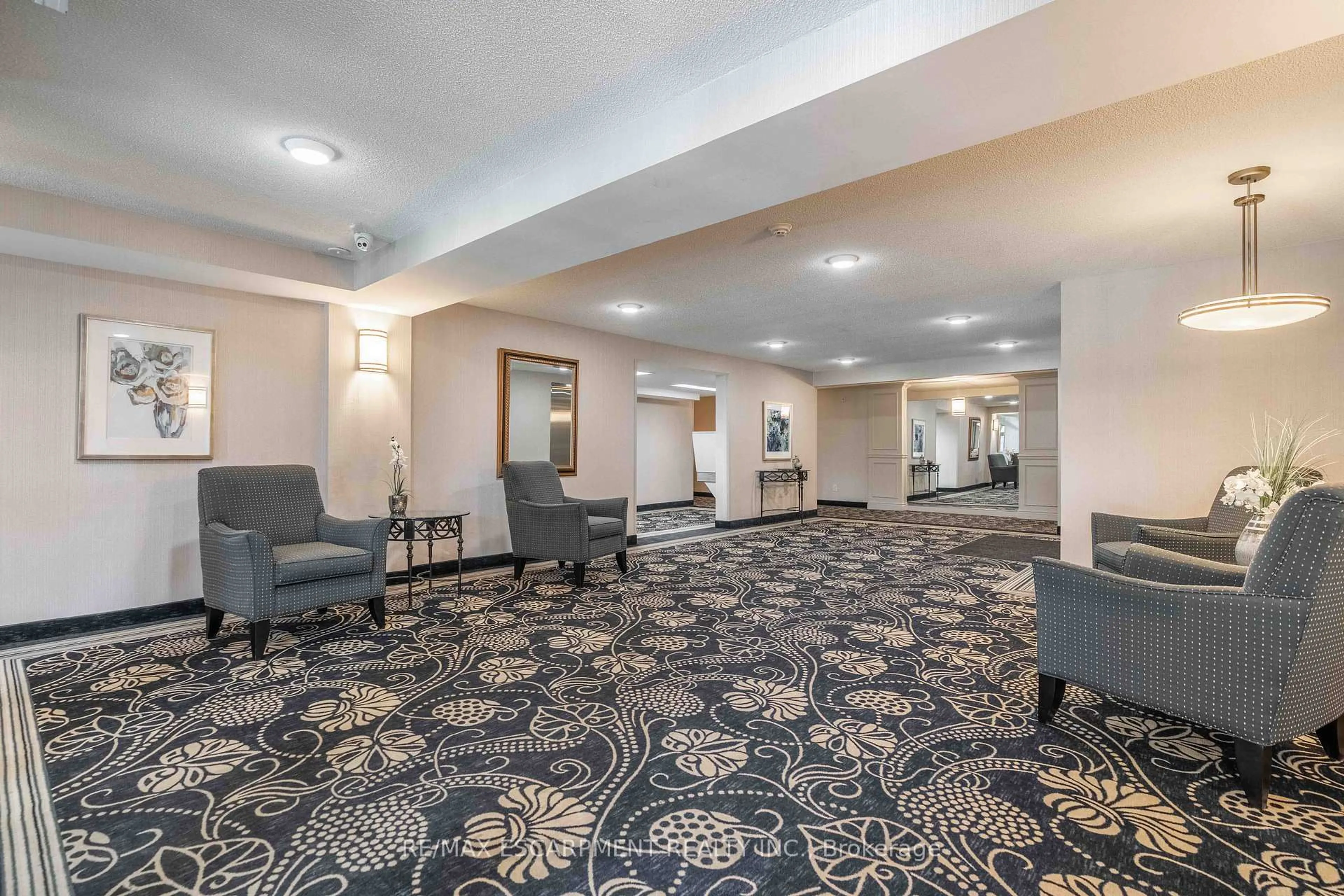 Lobby for 980 Golf Links Rd #207, Hamilton Ontario L9K 1J8
