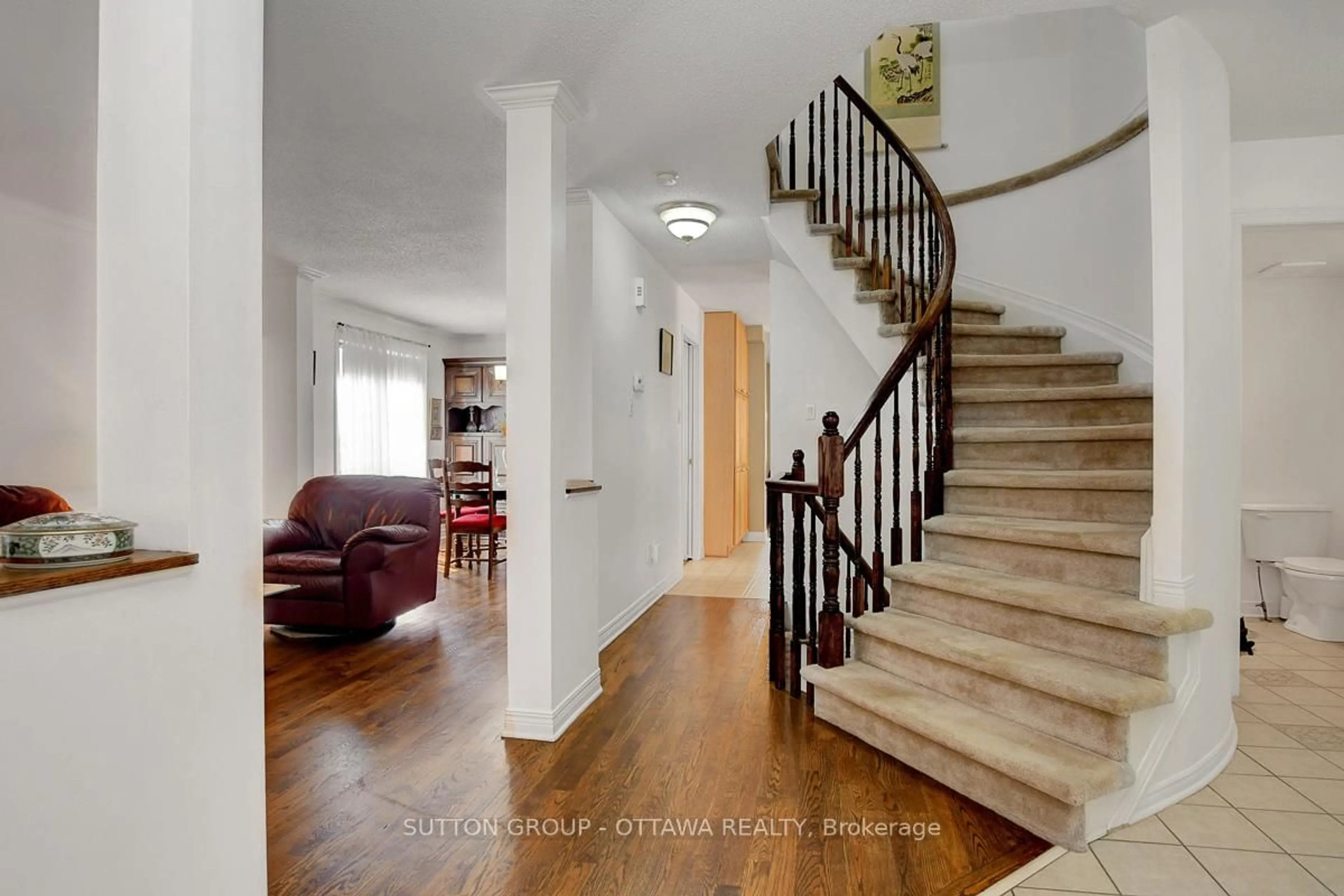 Unknown for 982 Como Cres, Orleans Ontario K4A 3Z6