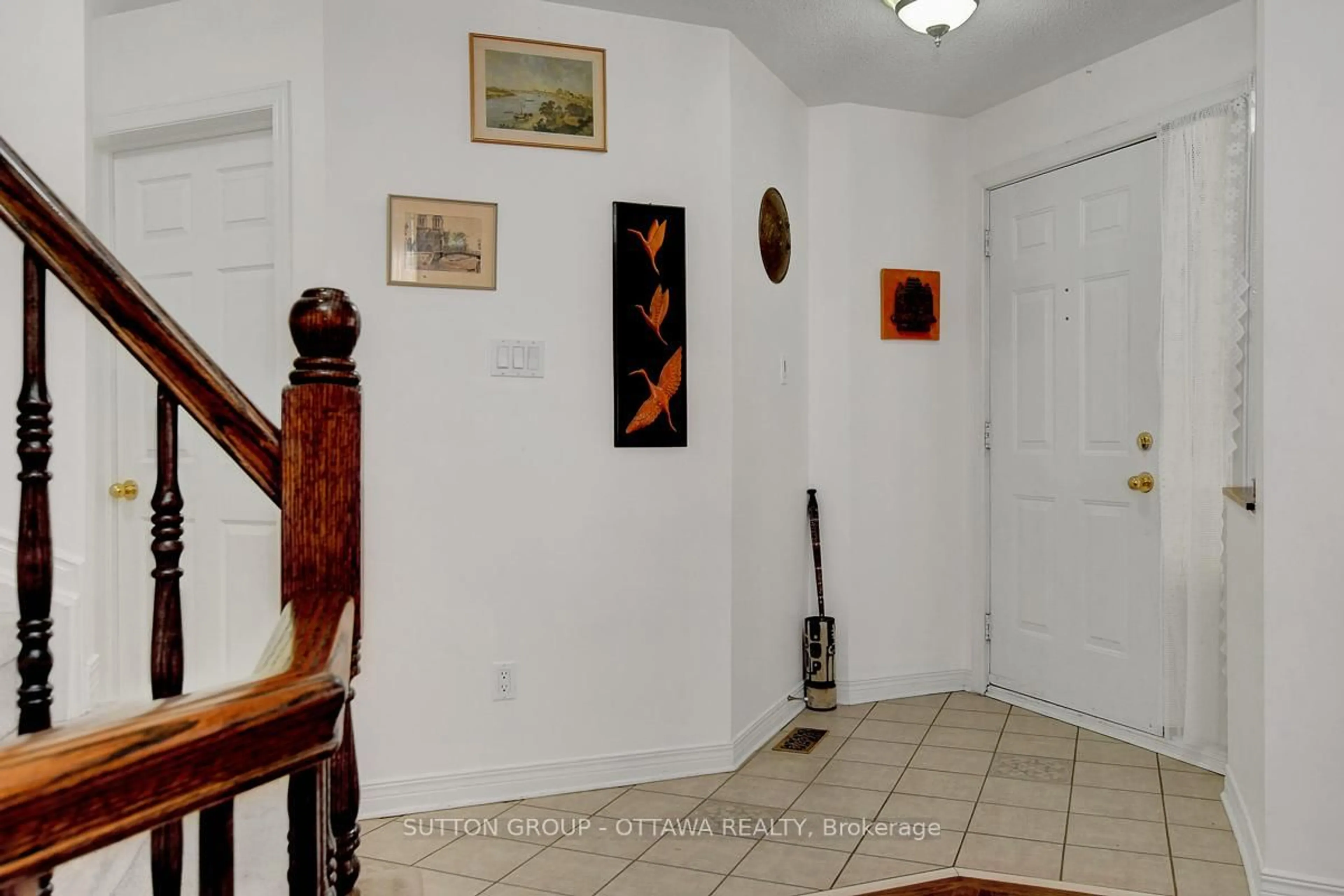 Unknown for 982 Como Cres, Orleans Ontario K4A 3Z6