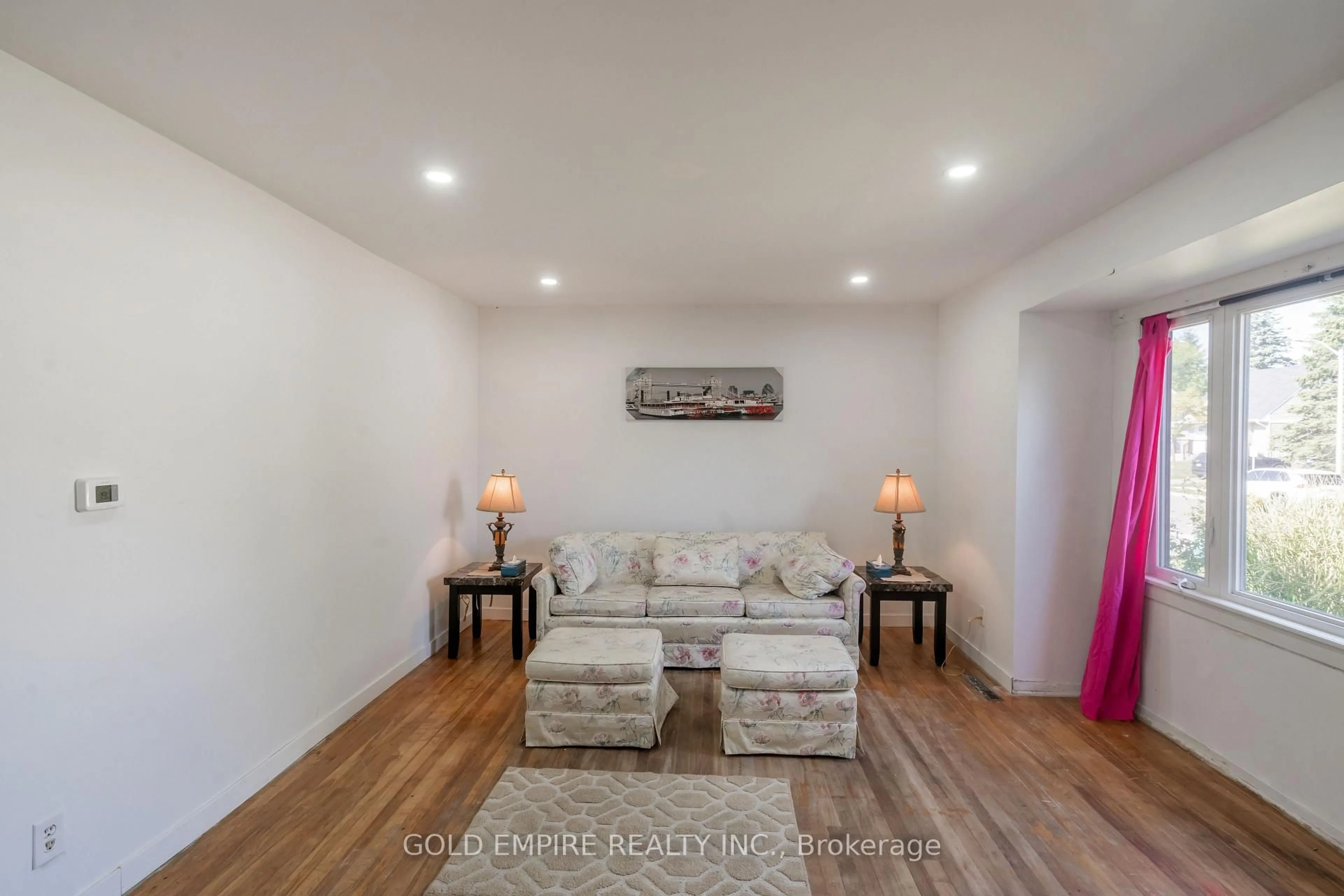 Living room with furniture, unknown for 355 FLANDERS Row, London East Ontario N5Y 1C3