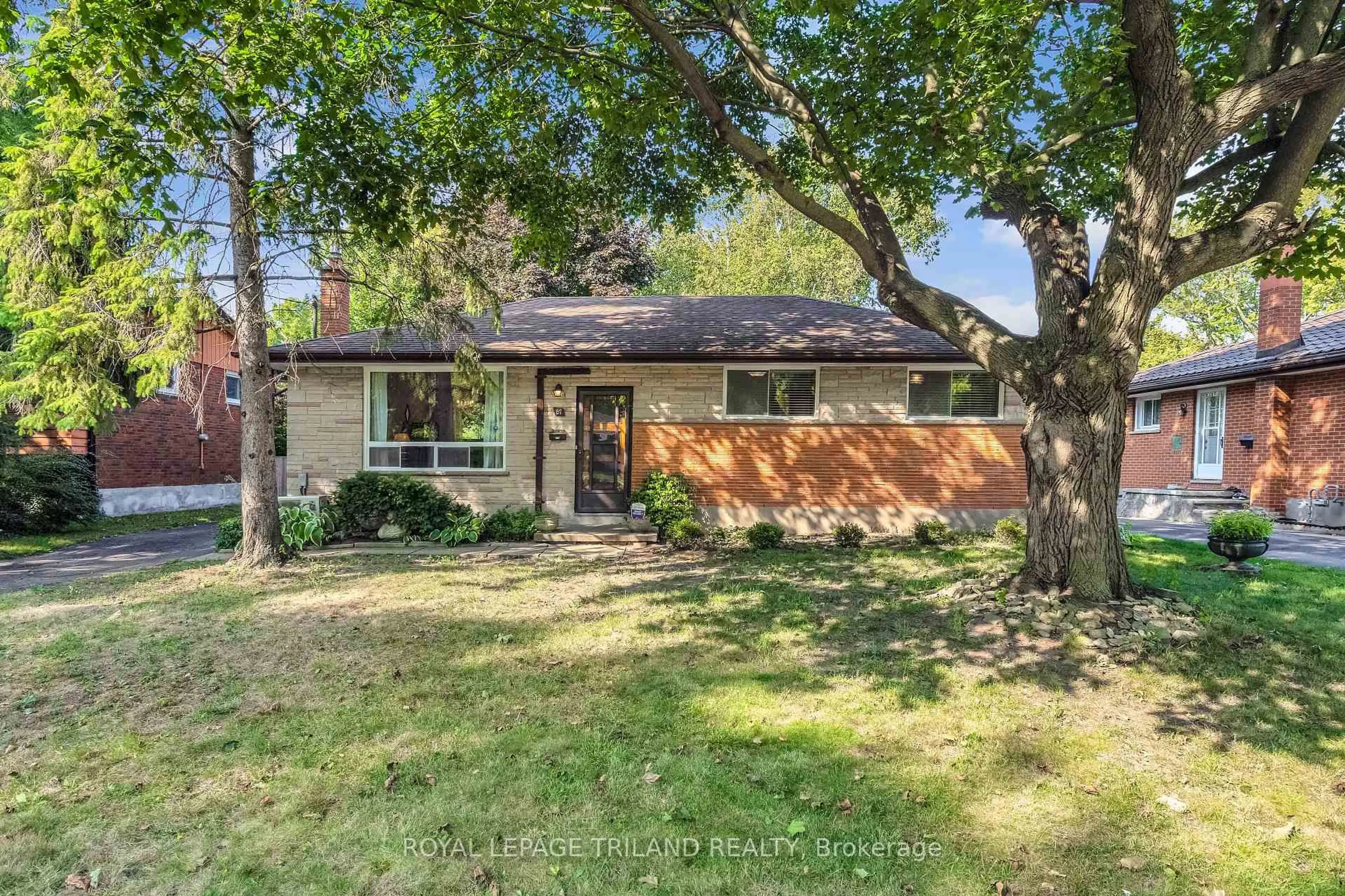 A pic from outside/outdoor area/front of a property/back of a property/a pic from drone, street for 87 Wethered St, London East Ontario N5Y 1H1